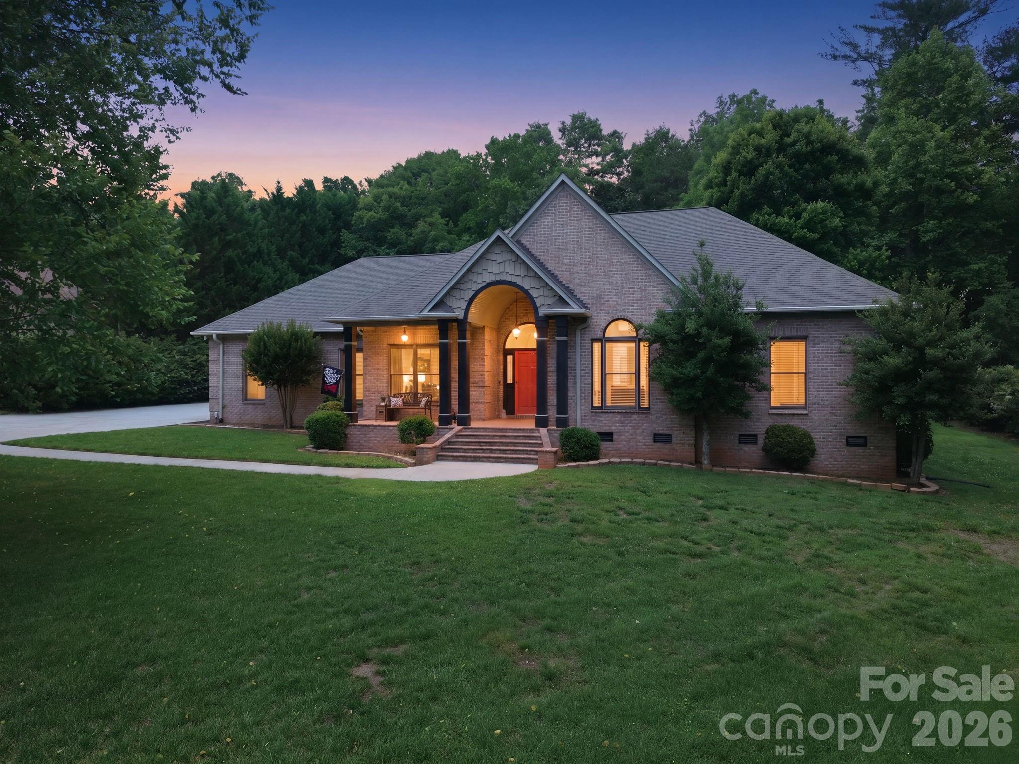 1705 29th Avenue Place NE — Hickory