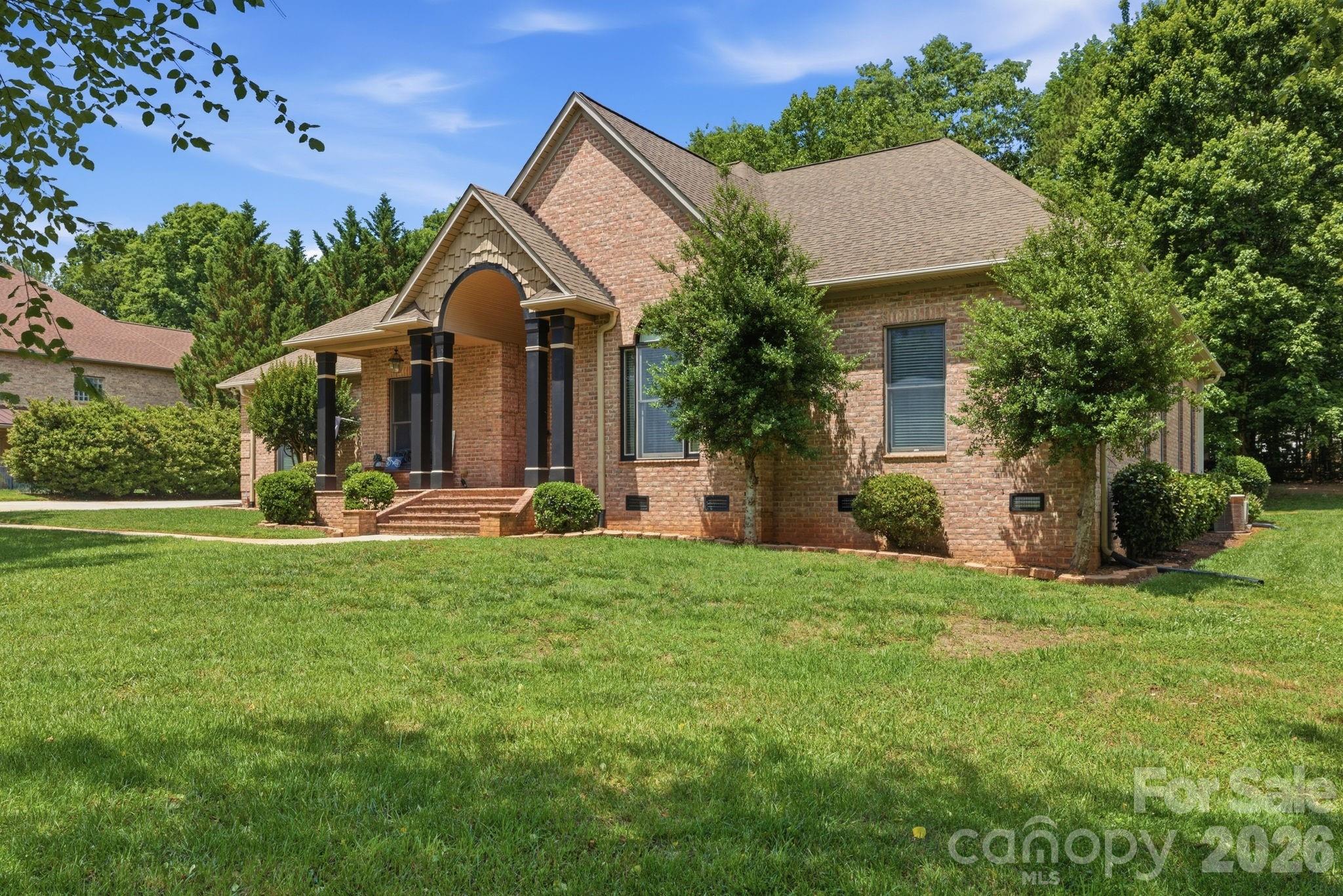 1705 29th Avenue Place NE — Hickory