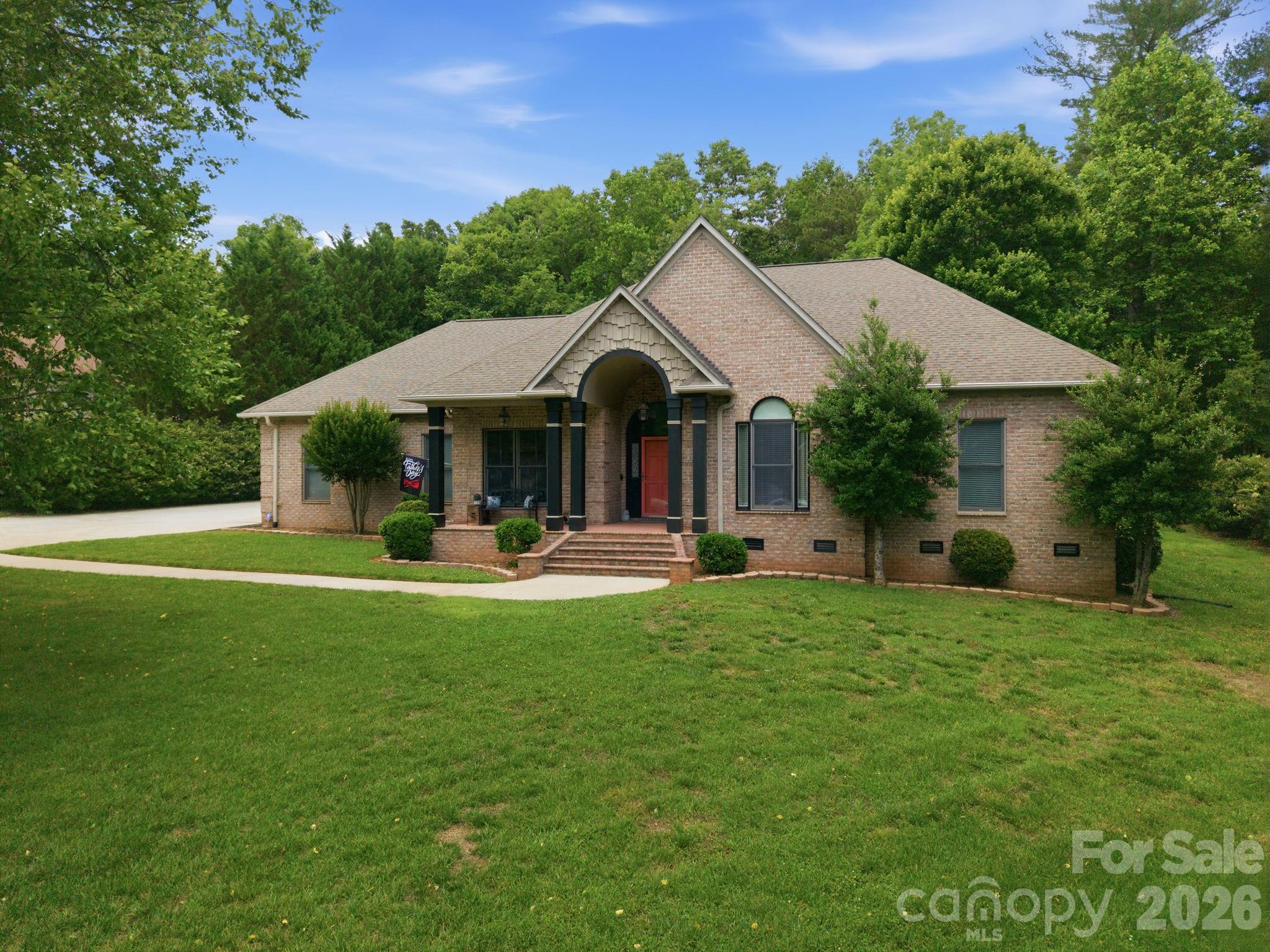 1705 29th Avenue Place NE — Hickory