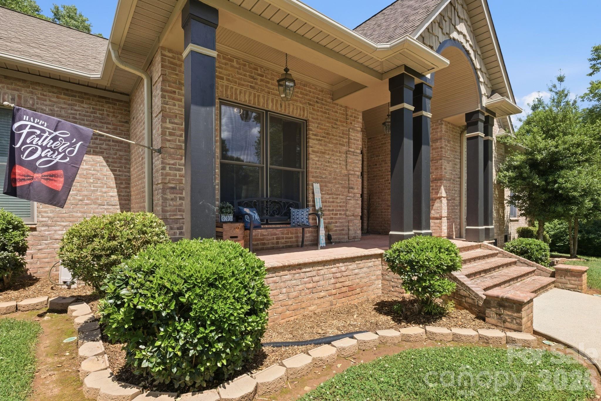 1705 29th Avenue Place NE — Hickory