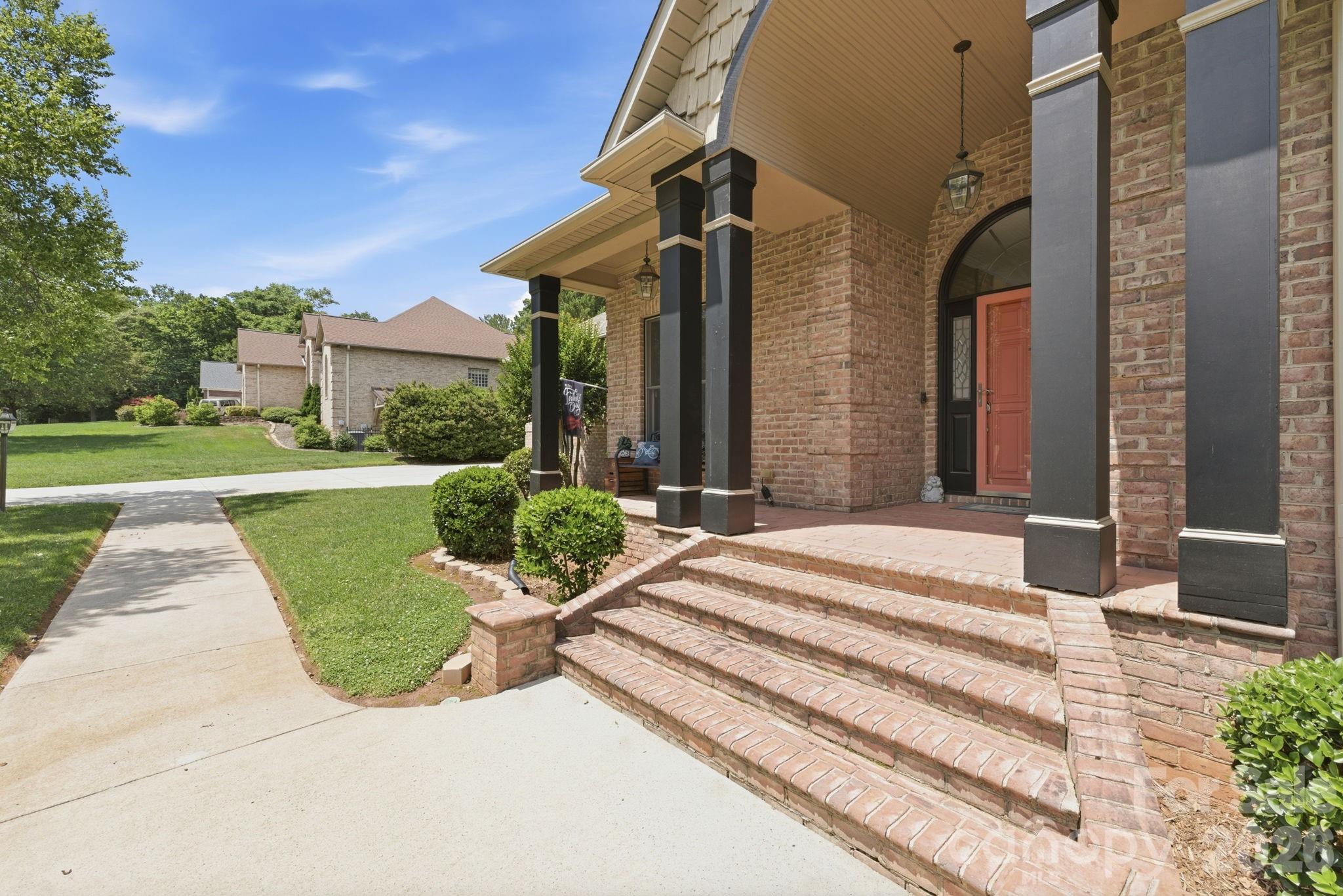 1705 29th Avenue Place NE — Hickory