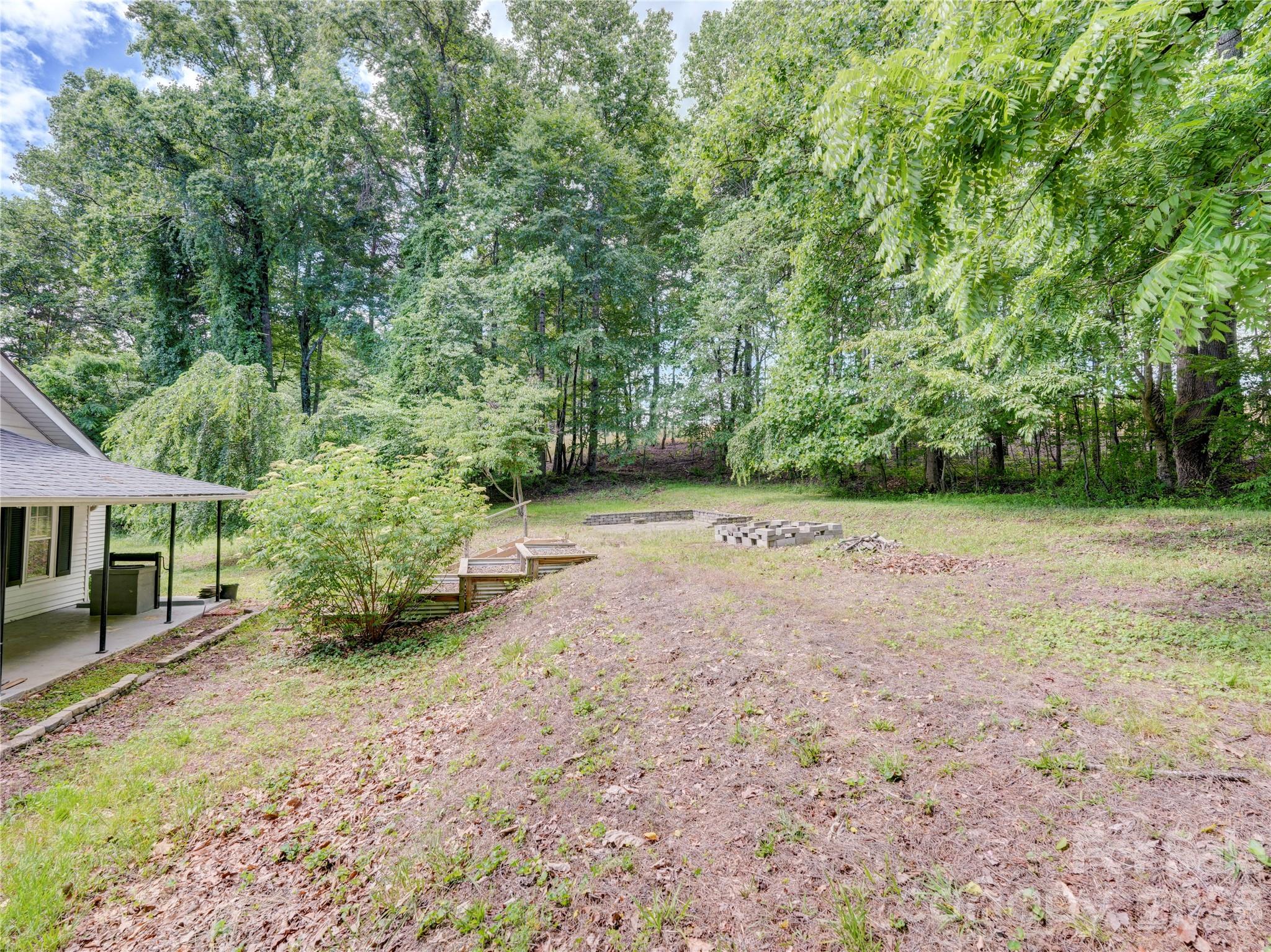 7049 Austin Little Mountain Road — Elkin