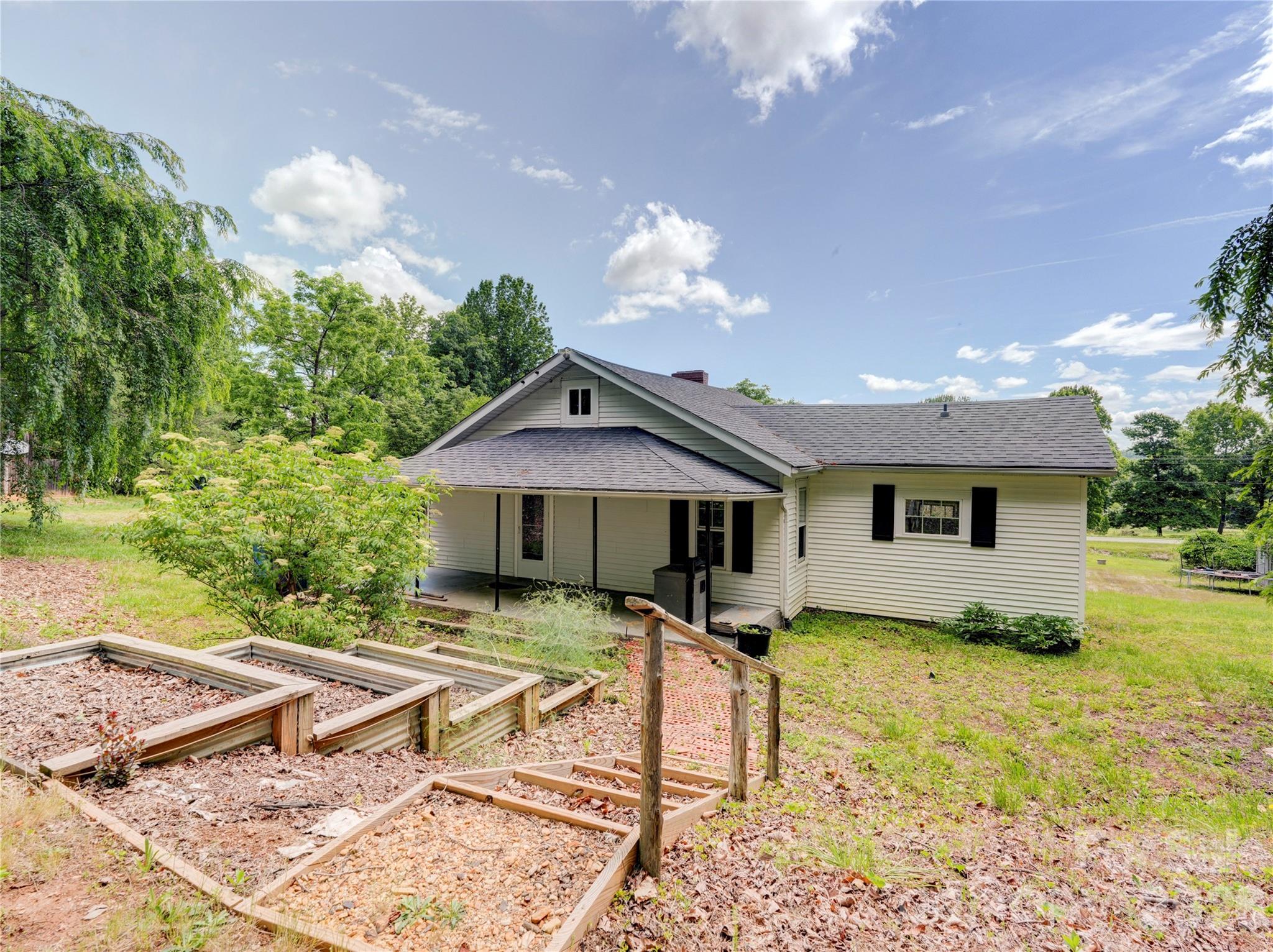 7049 Austin Little Mountain Road — Elkin