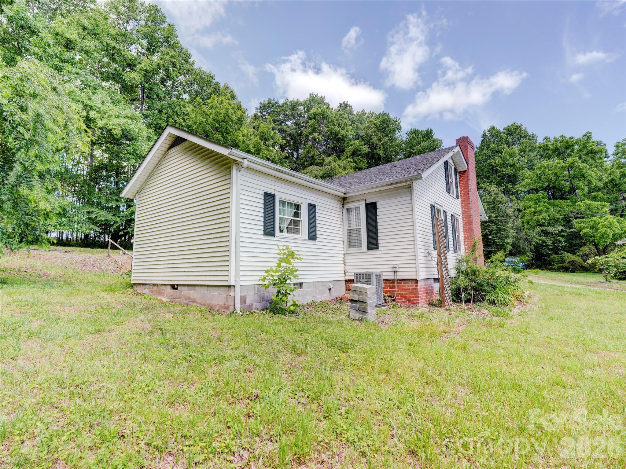 7049 Austin Little Mountain Road — Elkin