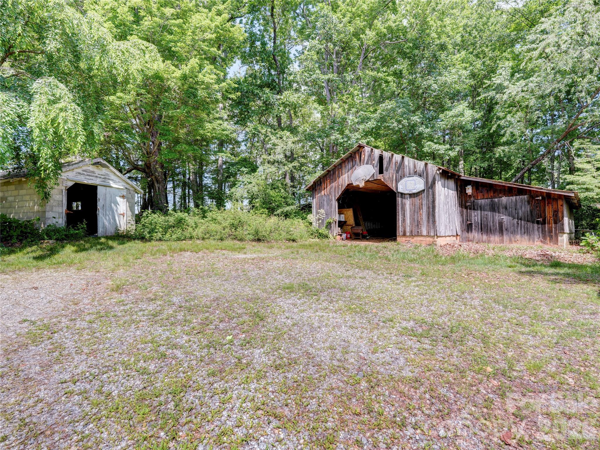 7049 Austin Little Mountain Road — Elkin