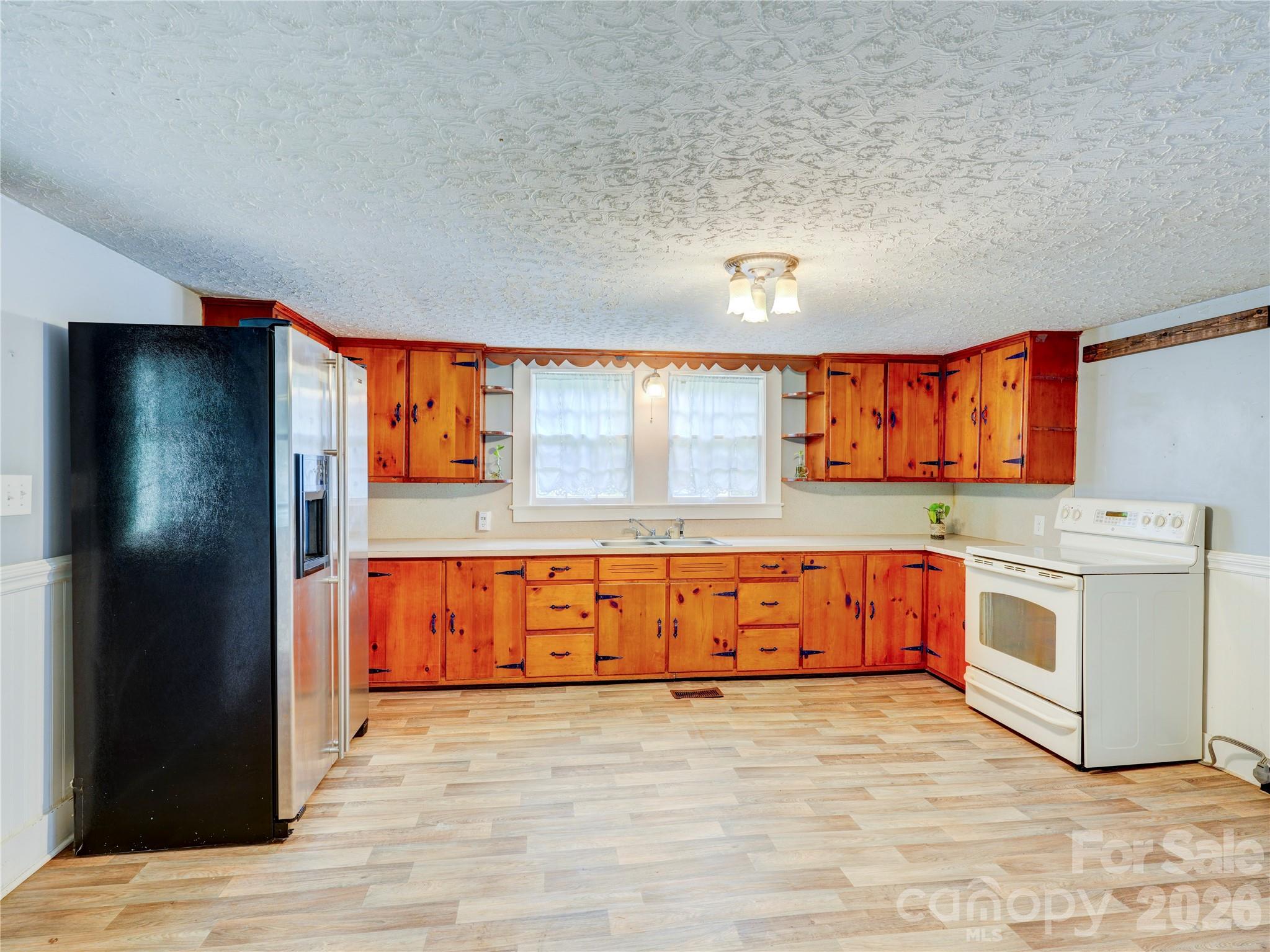 7049 Austin Little Mountain Road — Elkin