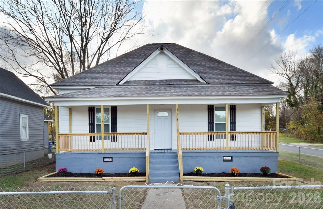 1204 4th Street — Statesville
