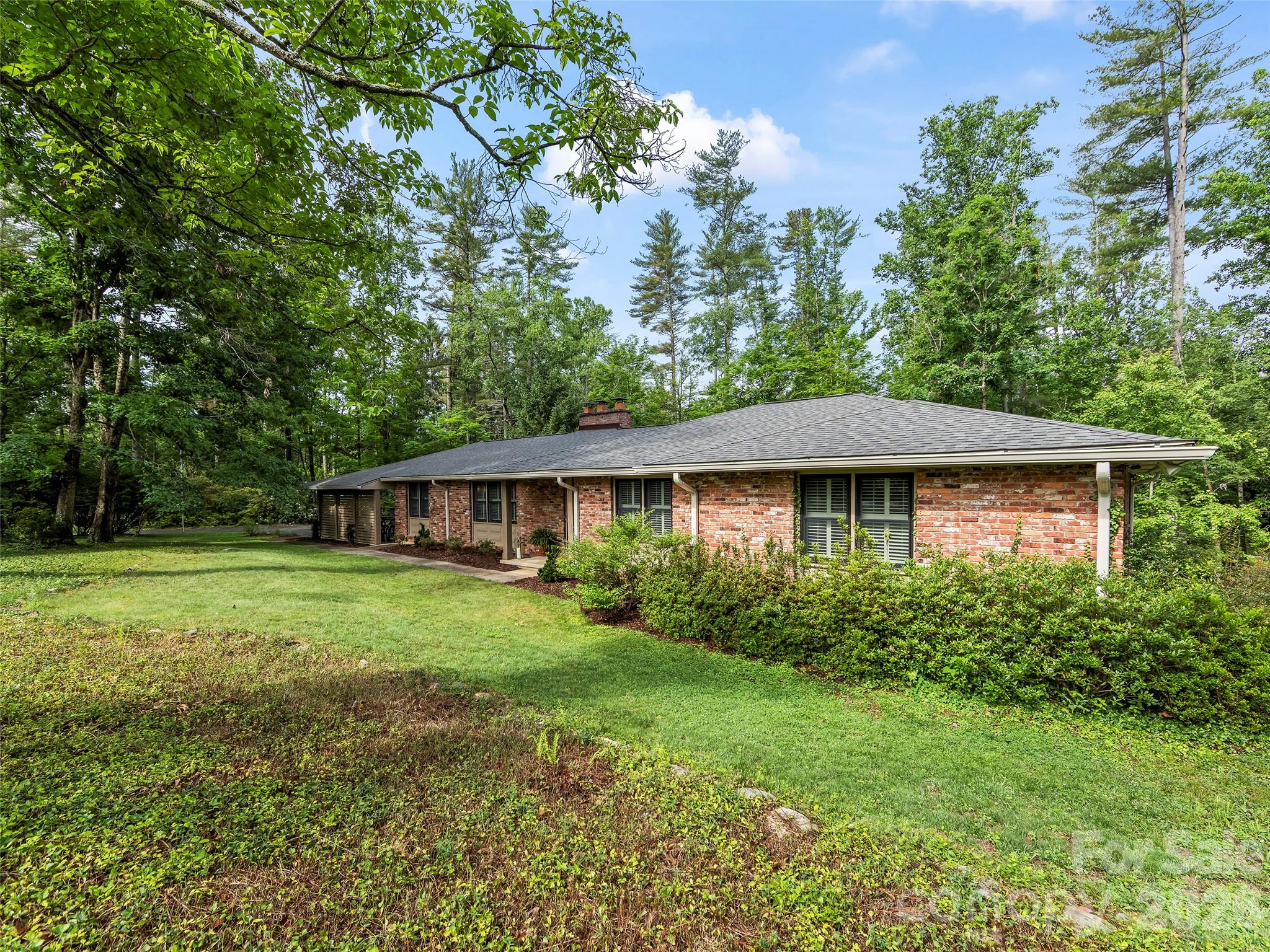 423 Vanderbilt Road — Asheville