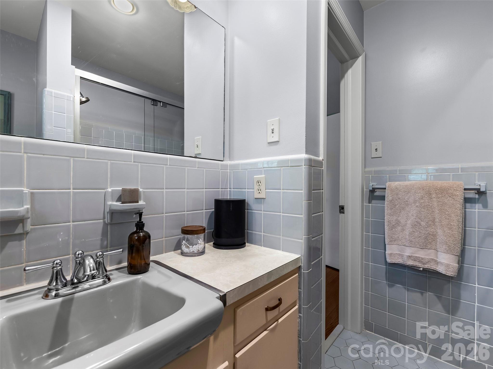 423 Vanderbilt Road — Asheville