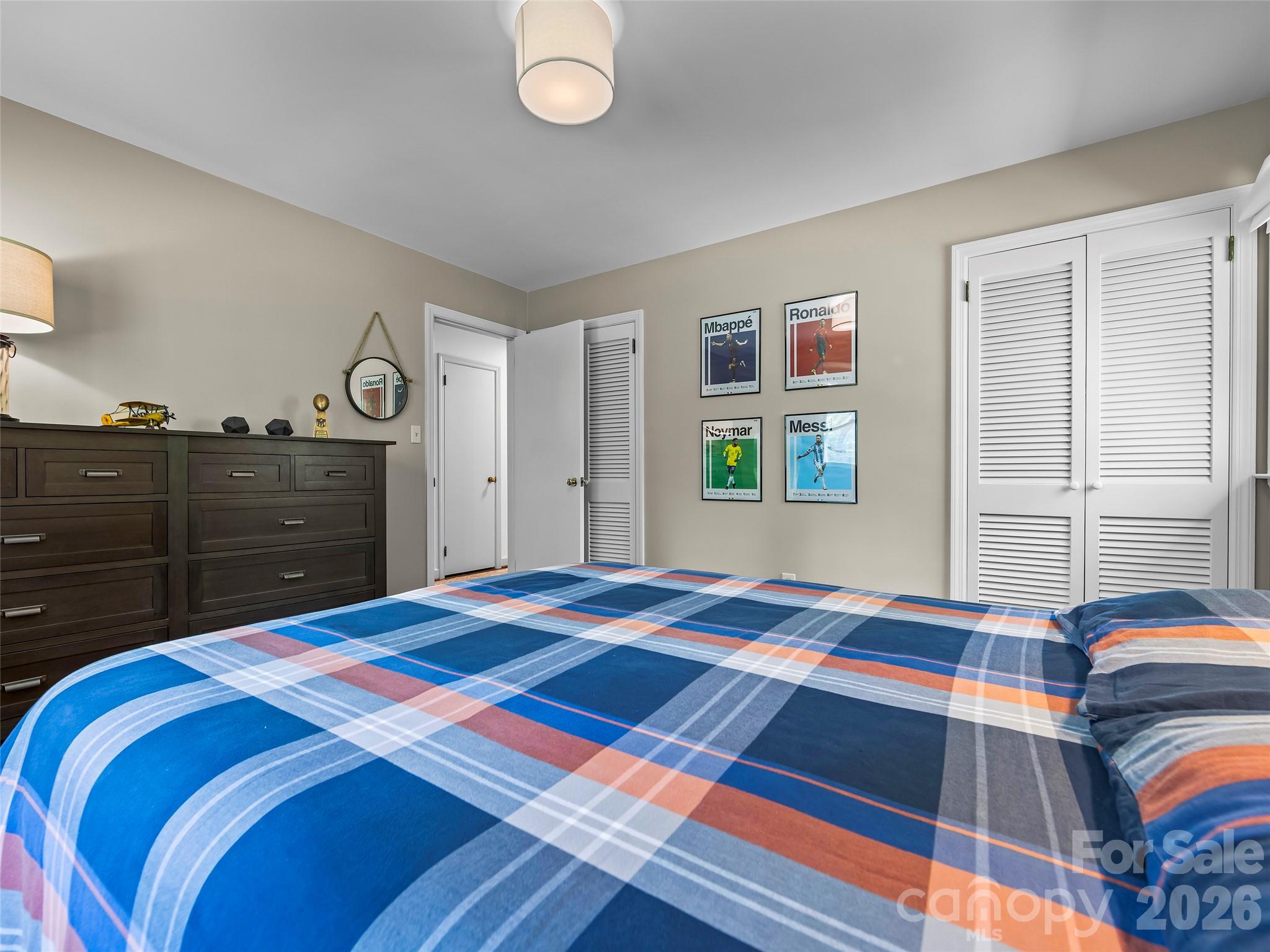 423 Vanderbilt Road — Asheville