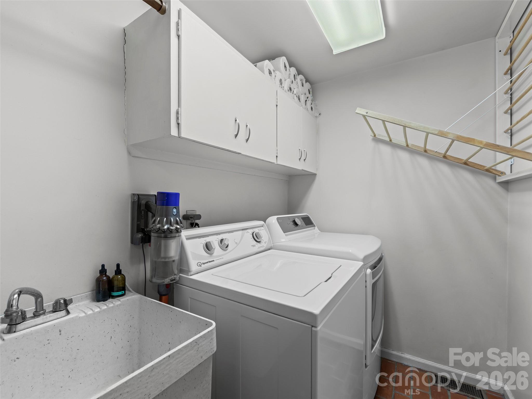 423 Vanderbilt Road — Asheville