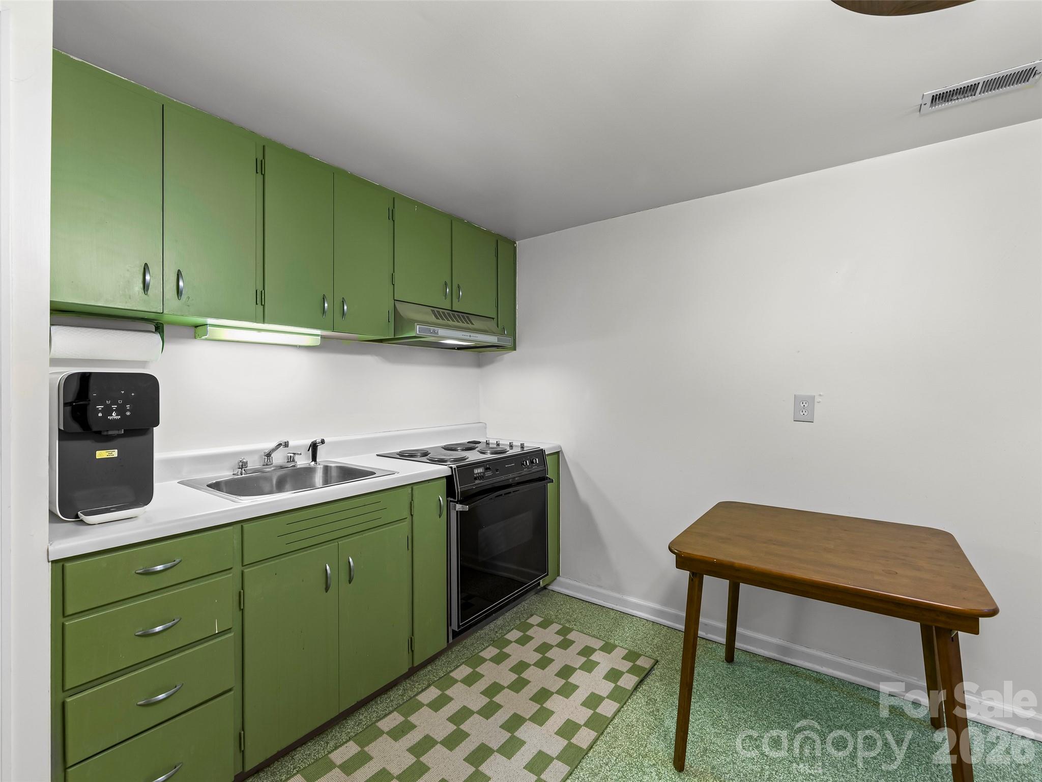 423 Vanderbilt Road — Asheville