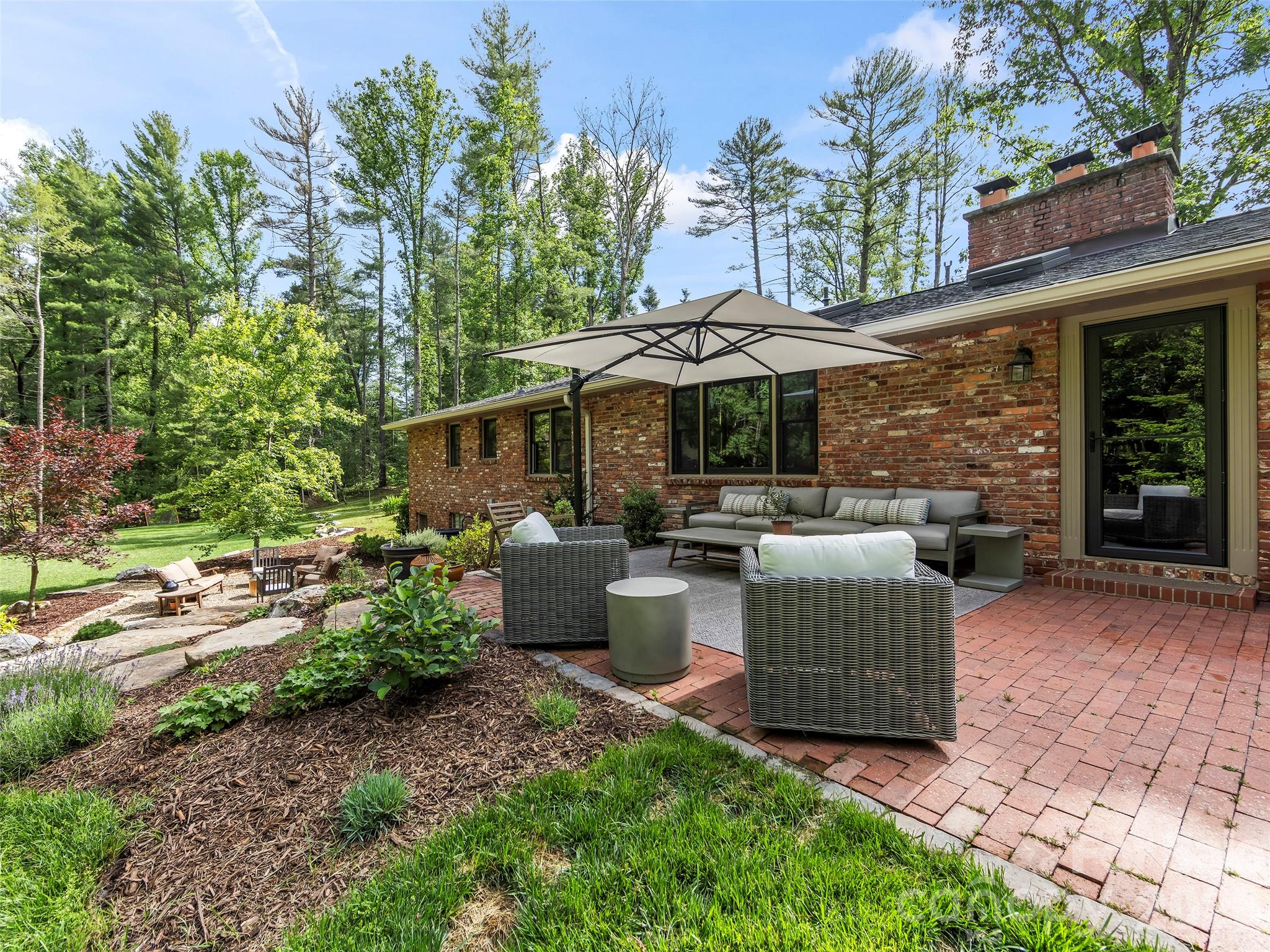 423 Vanderbilt Road — Asheville