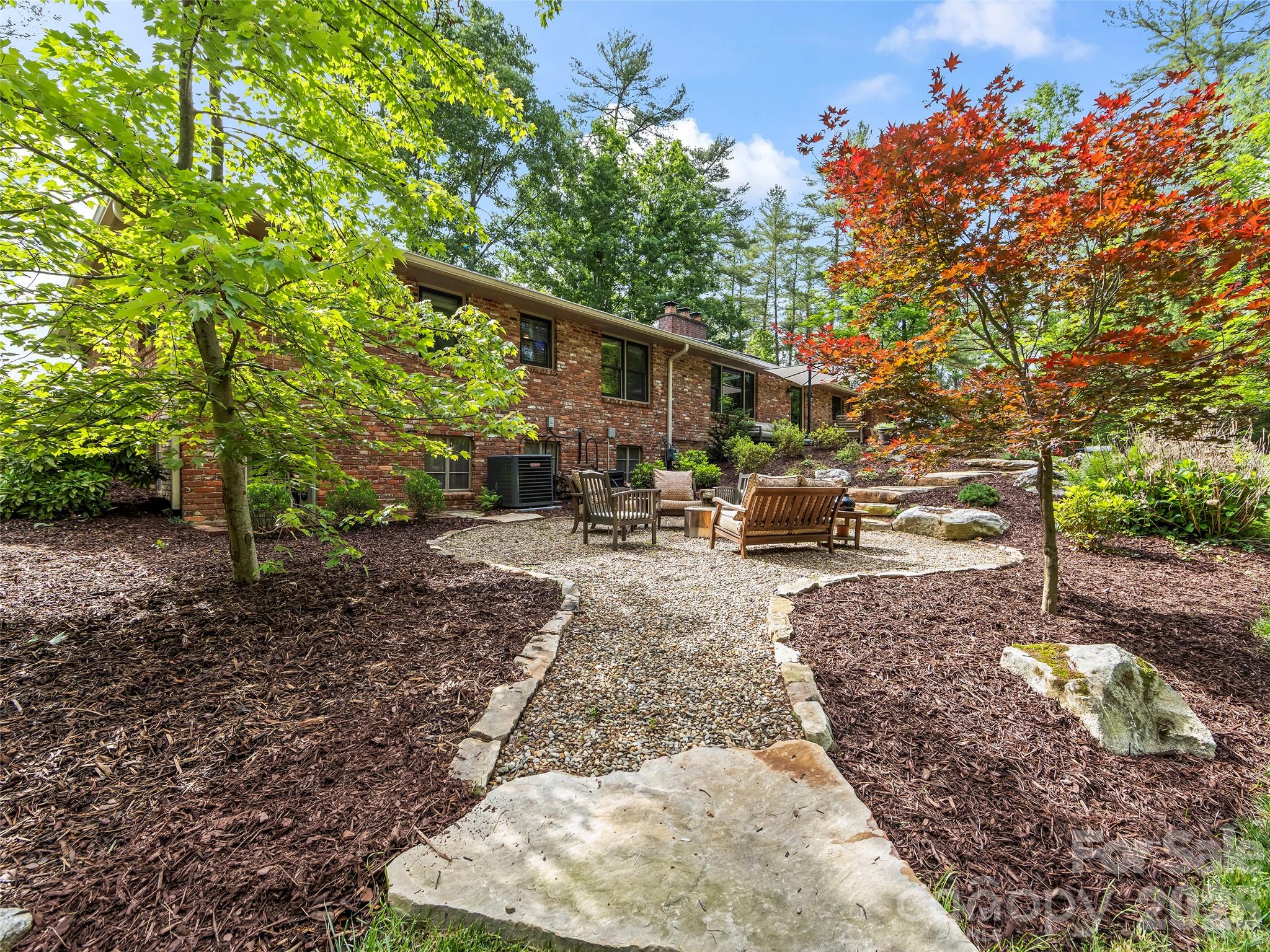 423 Vanderbilt Road — Asheville