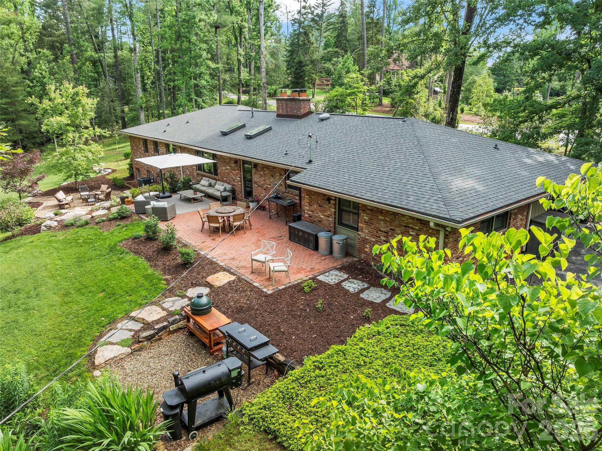 423 Vanderbilt Road — Asheville