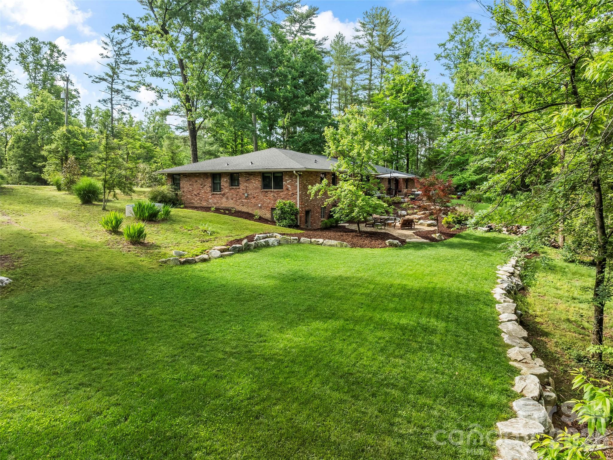 423 Vanderbilt Road — Asheville