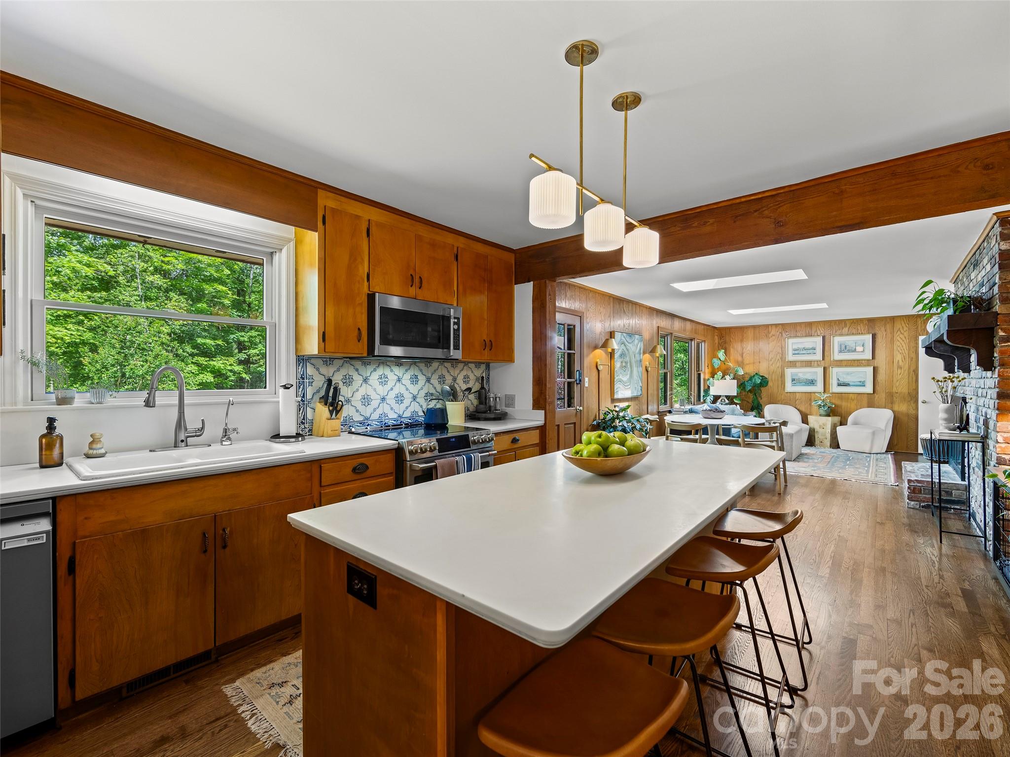 423 Vanderbilt Road — Asheville