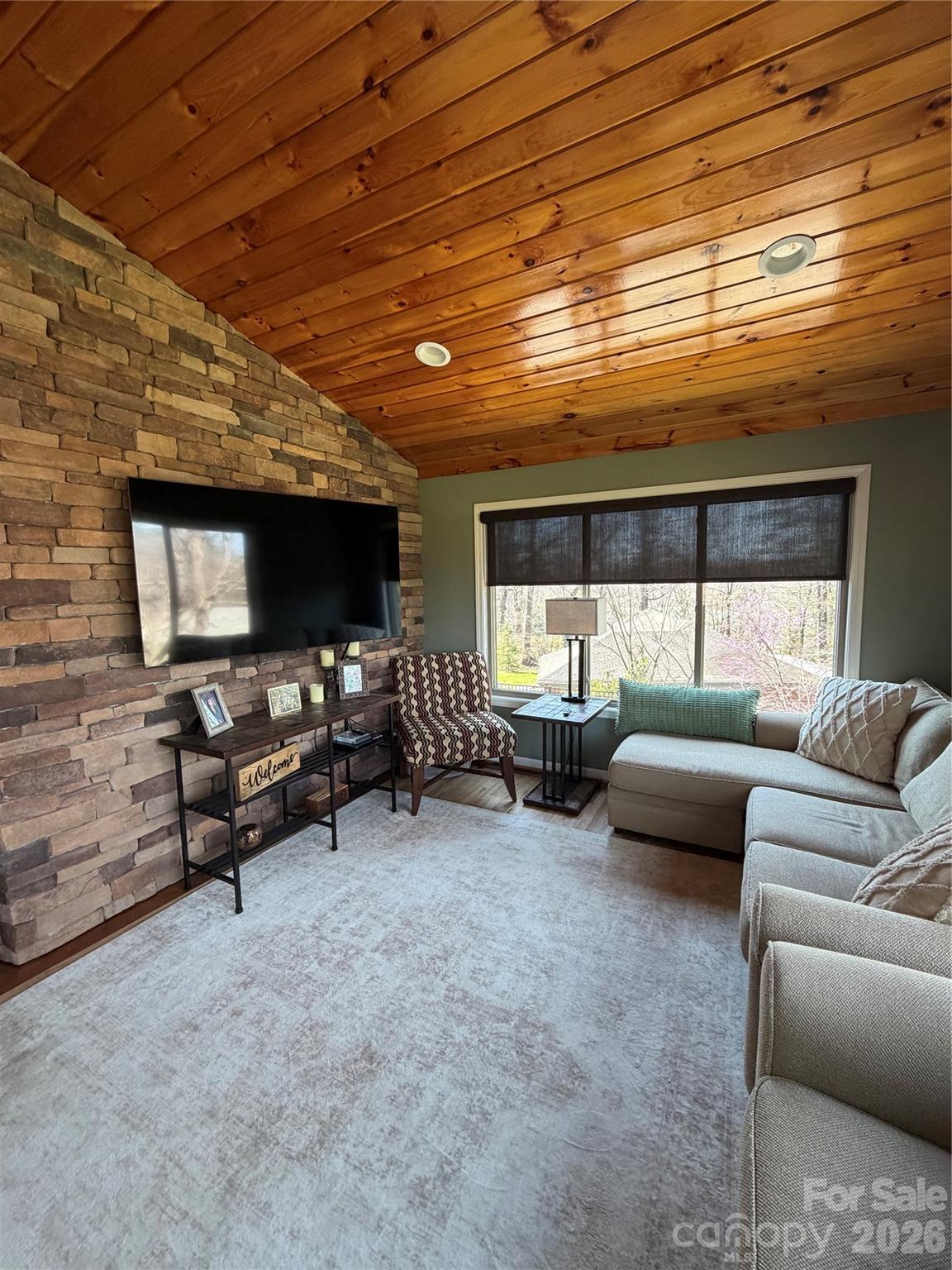 236 Robinwood Circle NE — Lenoir