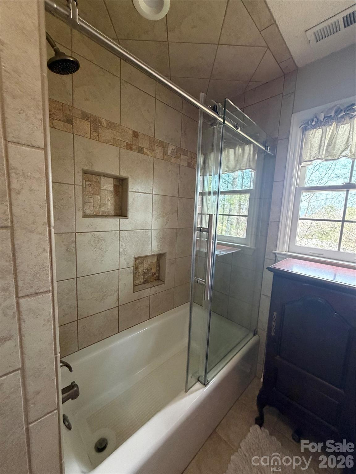 236 Robinwood Circle NE — Lenoir