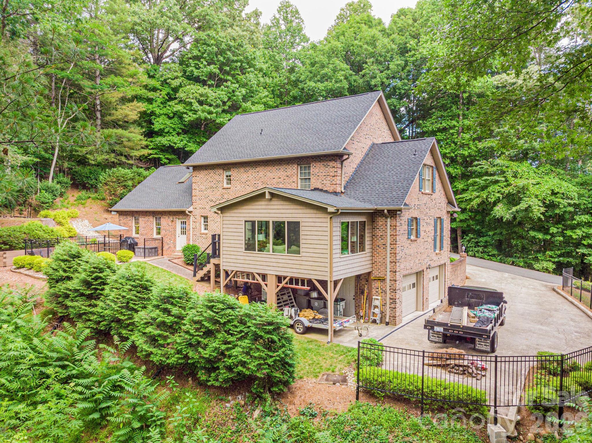 236 Robinwood Circle NE — Lenoir