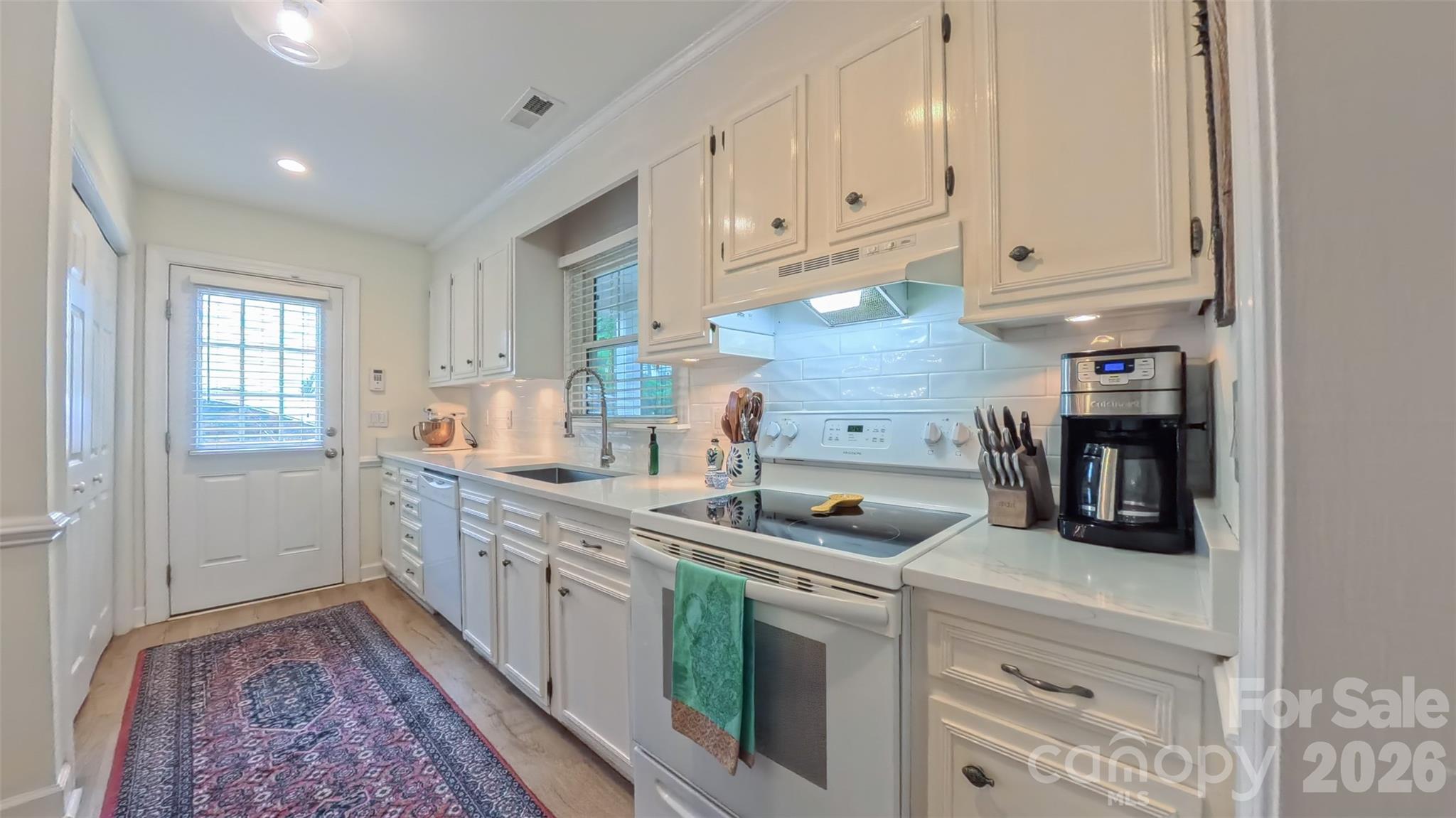 2425 Turnberry Lane — Charlotte