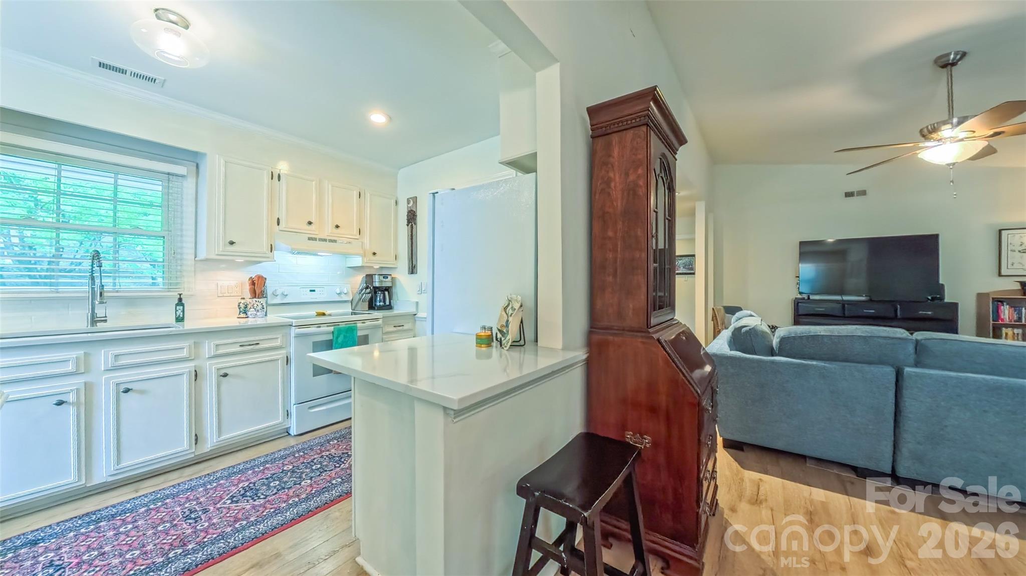 2425 Turnberry Lane — Charlotte