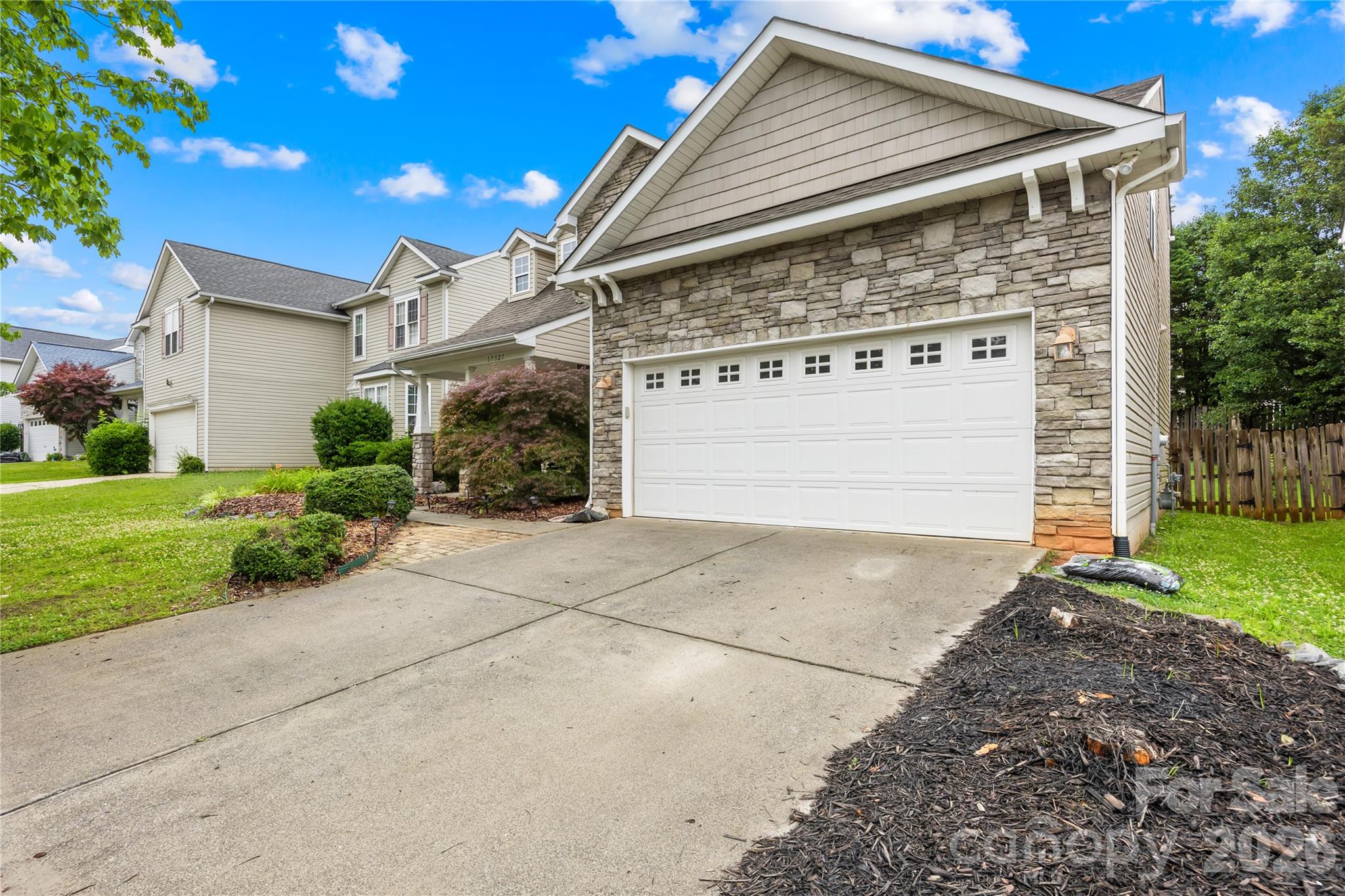 17327 Newlands Corner Lane — Charlotte