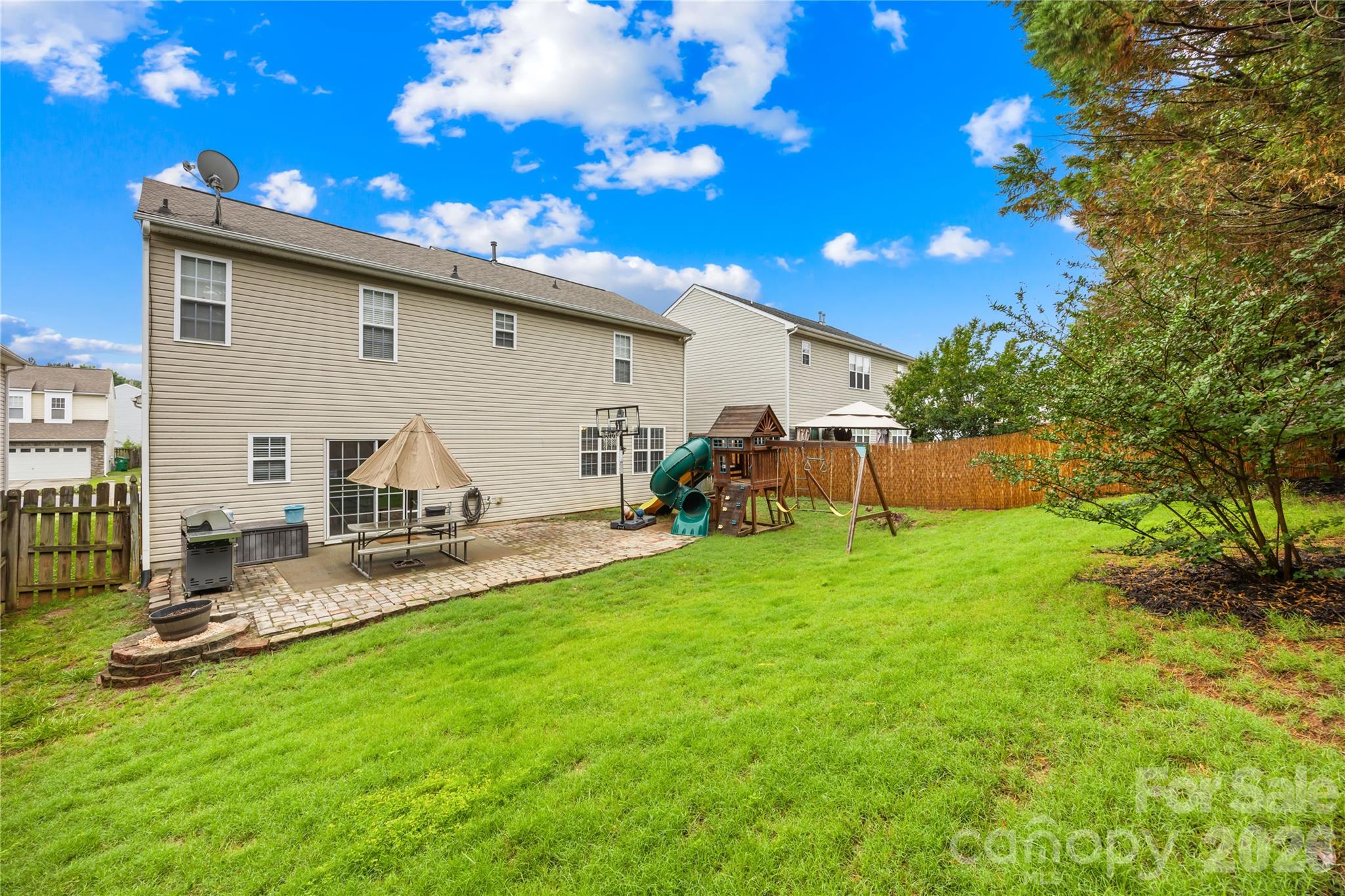 17327 Newlands Corner Lane — Charlotte