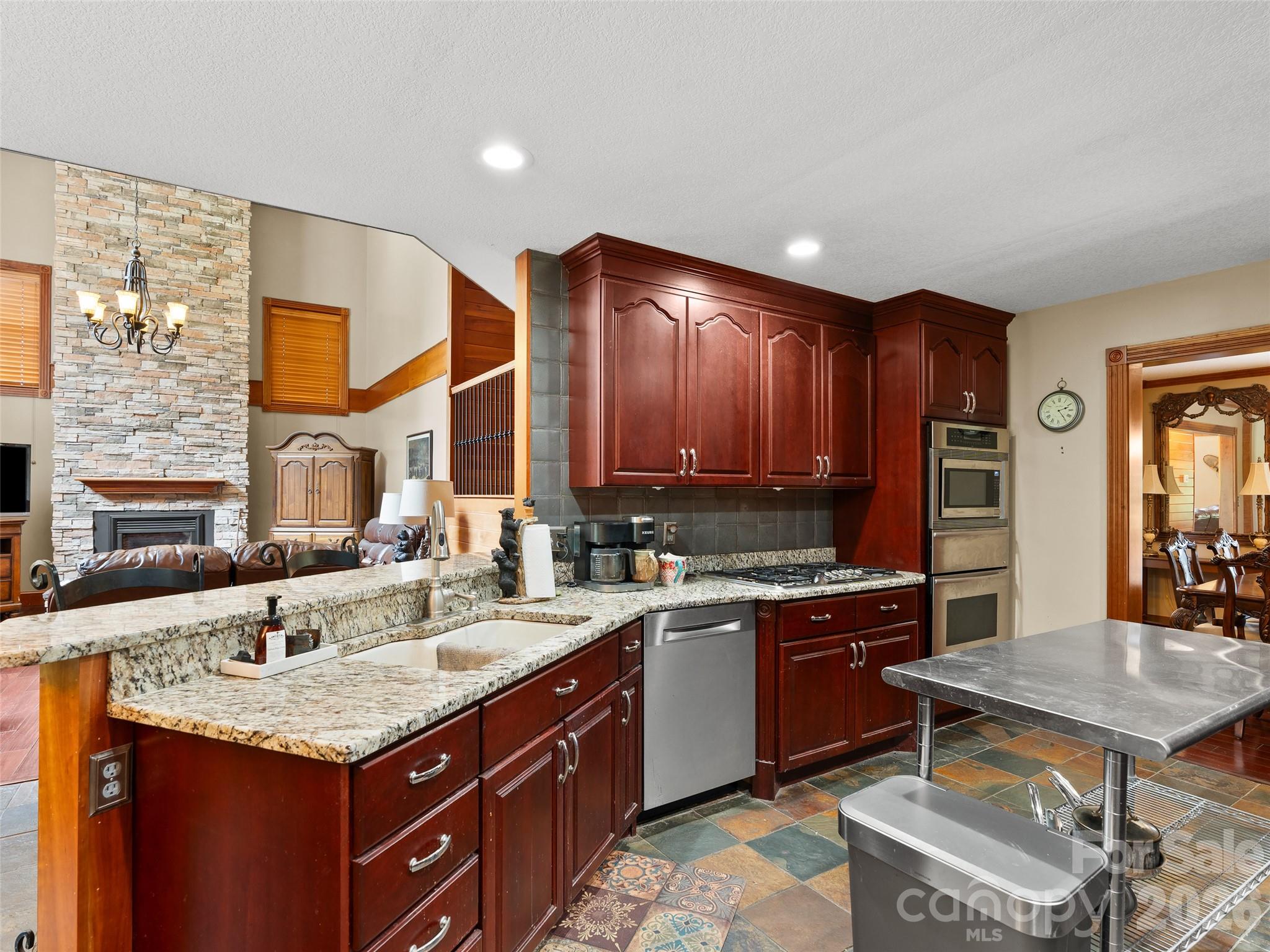 40 Hope Road — Weaverville