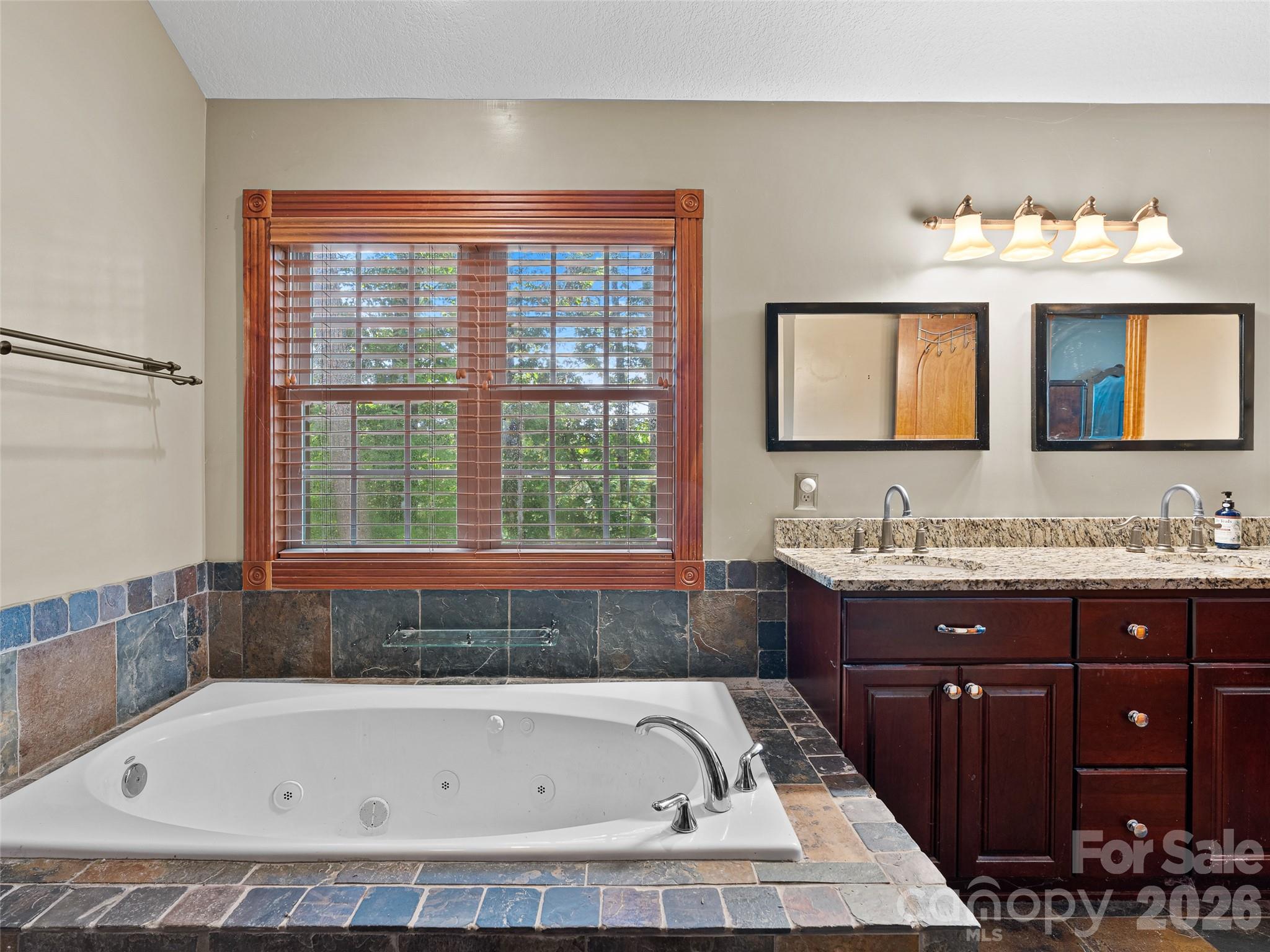 40 Hope Road — Weaverville