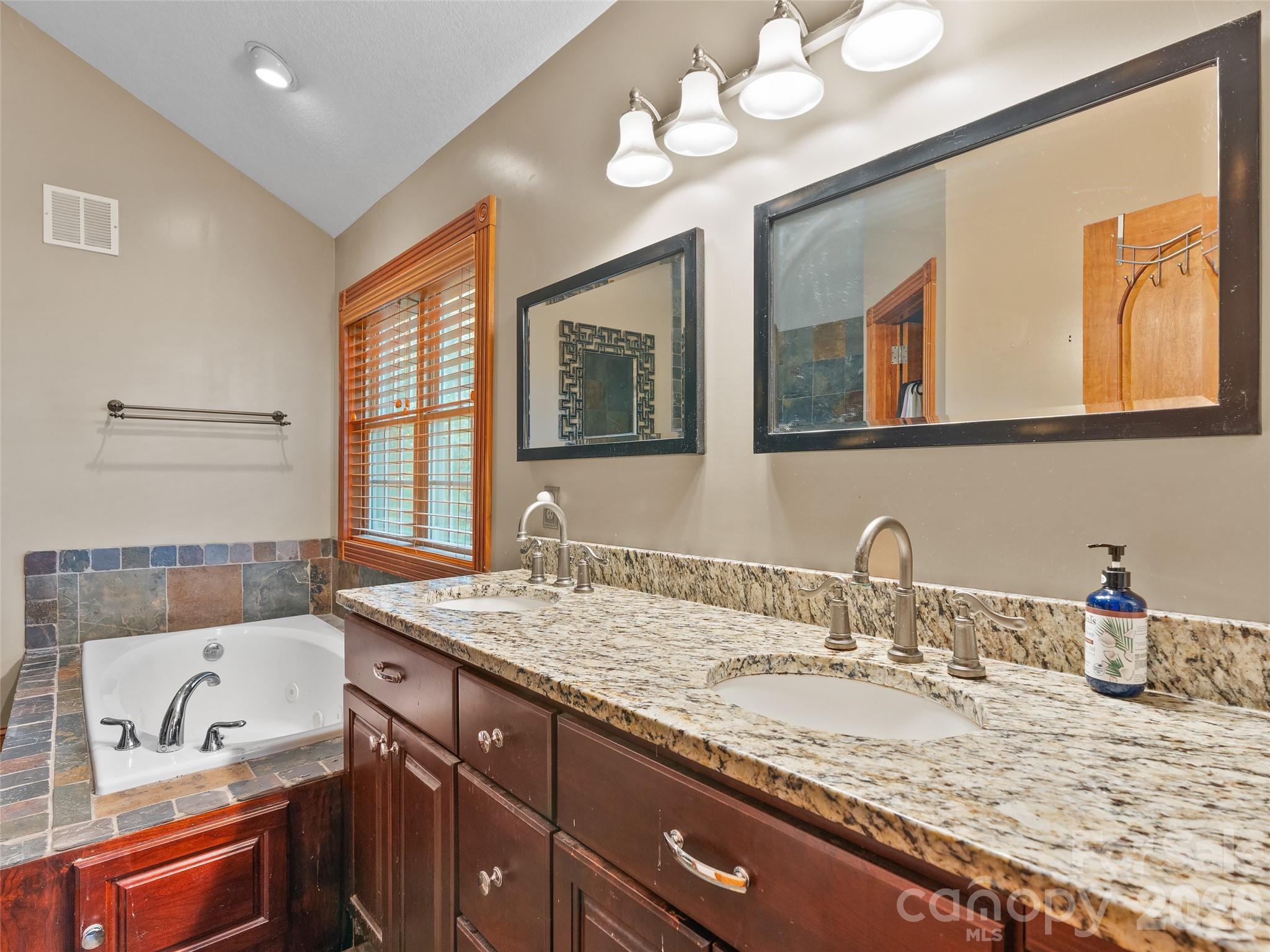 40 Hope Road — Weaverville