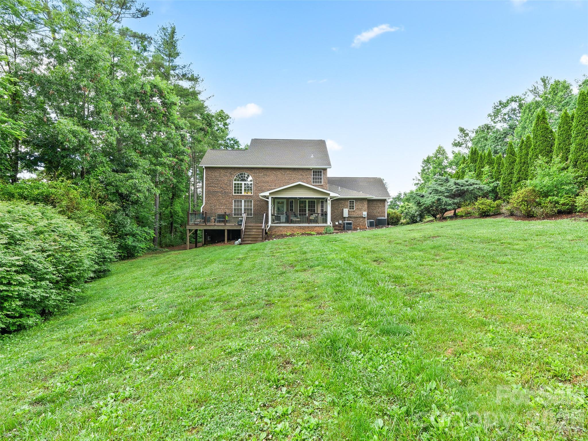 40 Hope Road — Weaverville