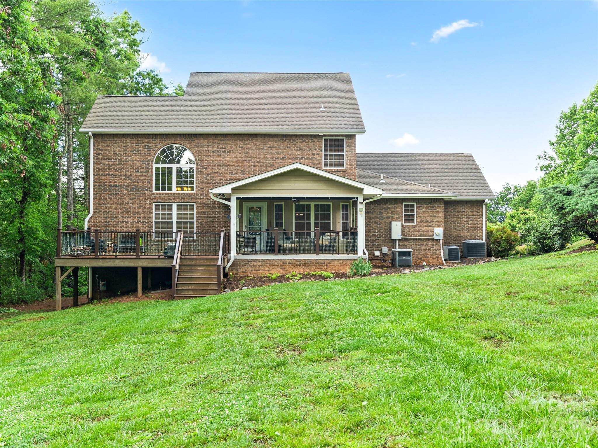 40 Hope Road — Weaverville