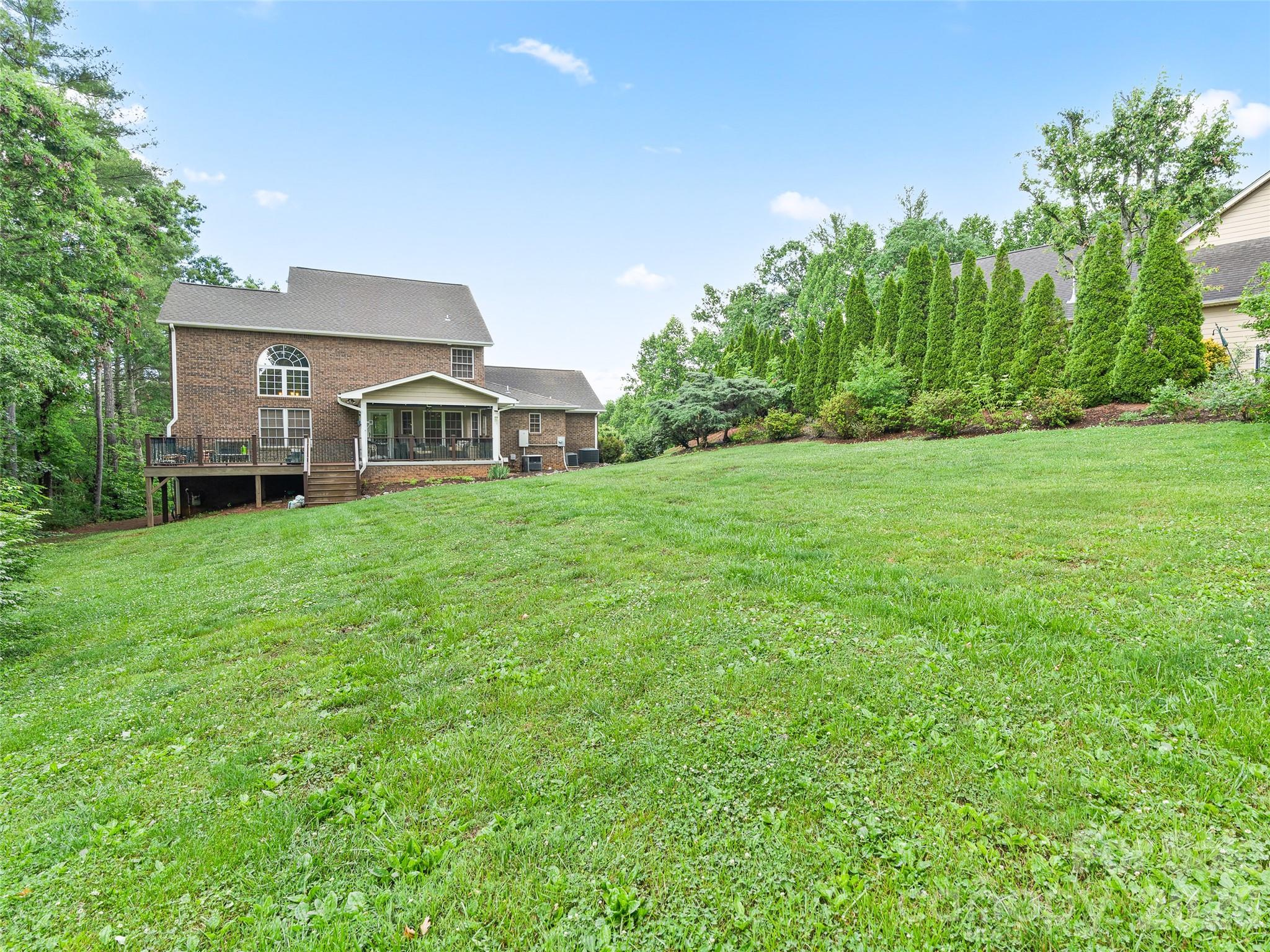 40 Hope Road — Weaverville
