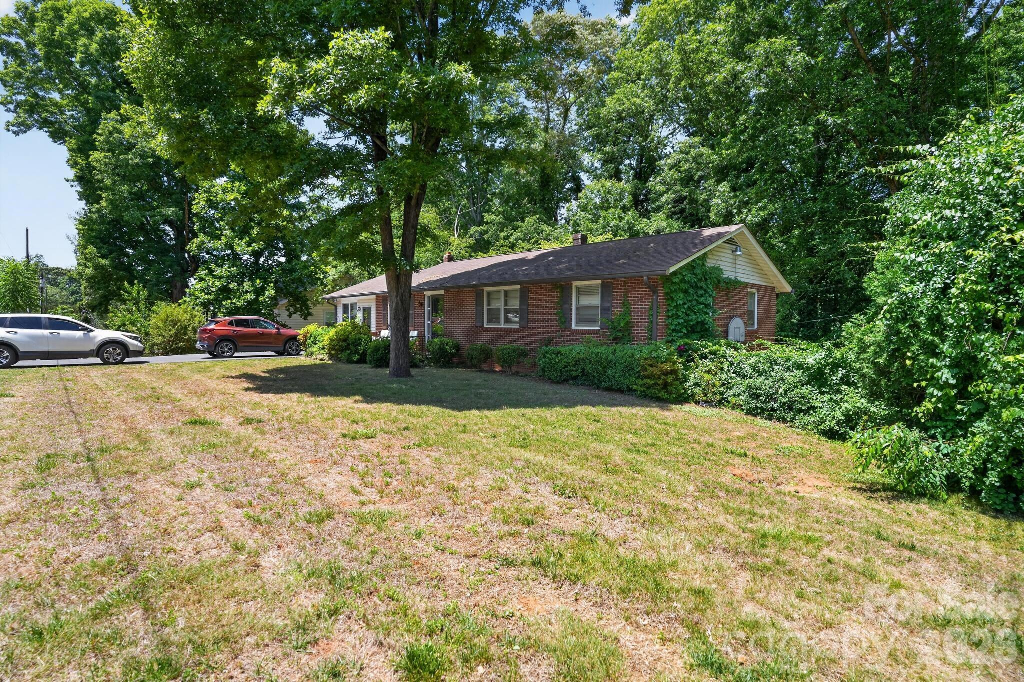 2291 19th Avenue NE — Hickory
