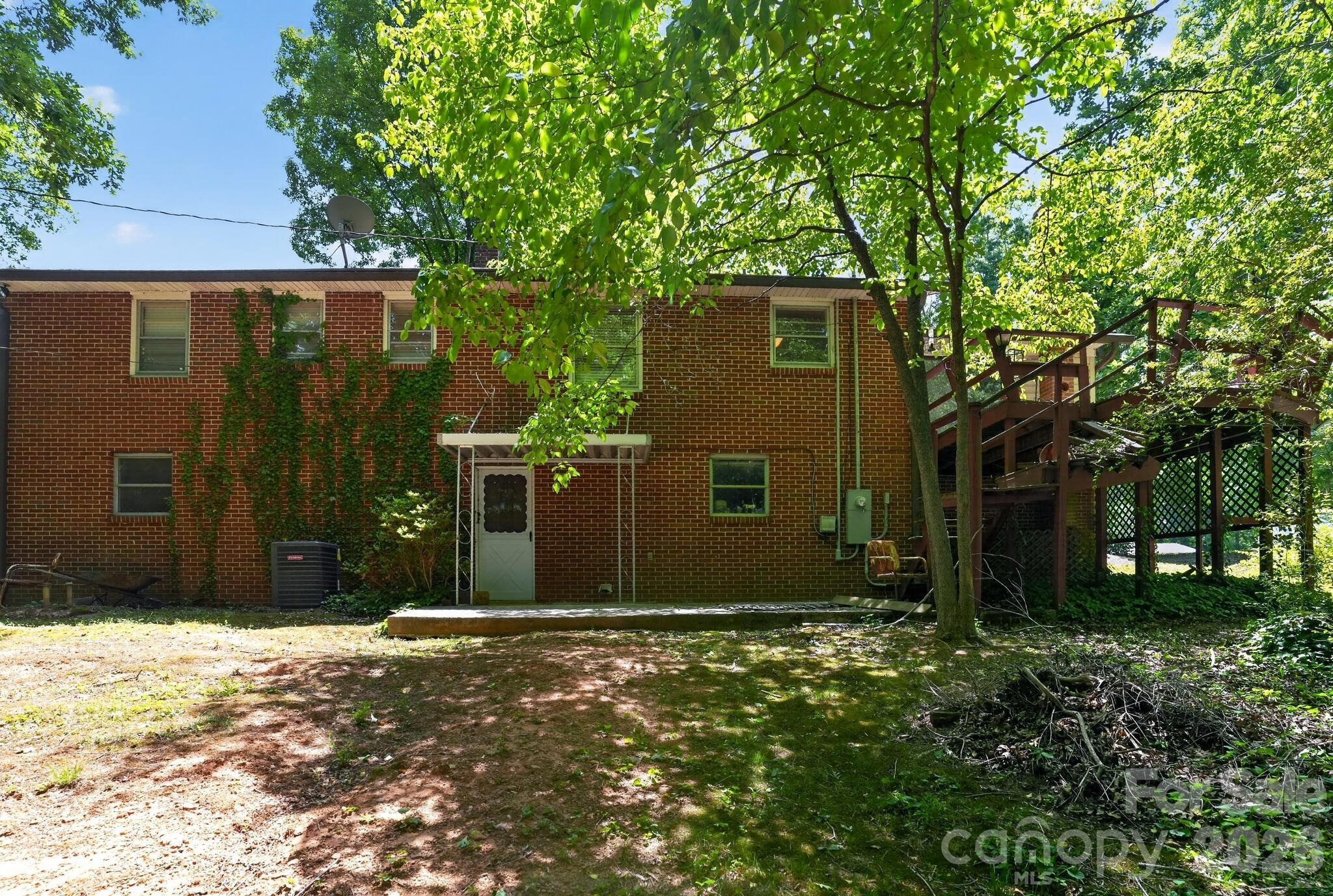 2291 19th Avenue NE — Hickory
