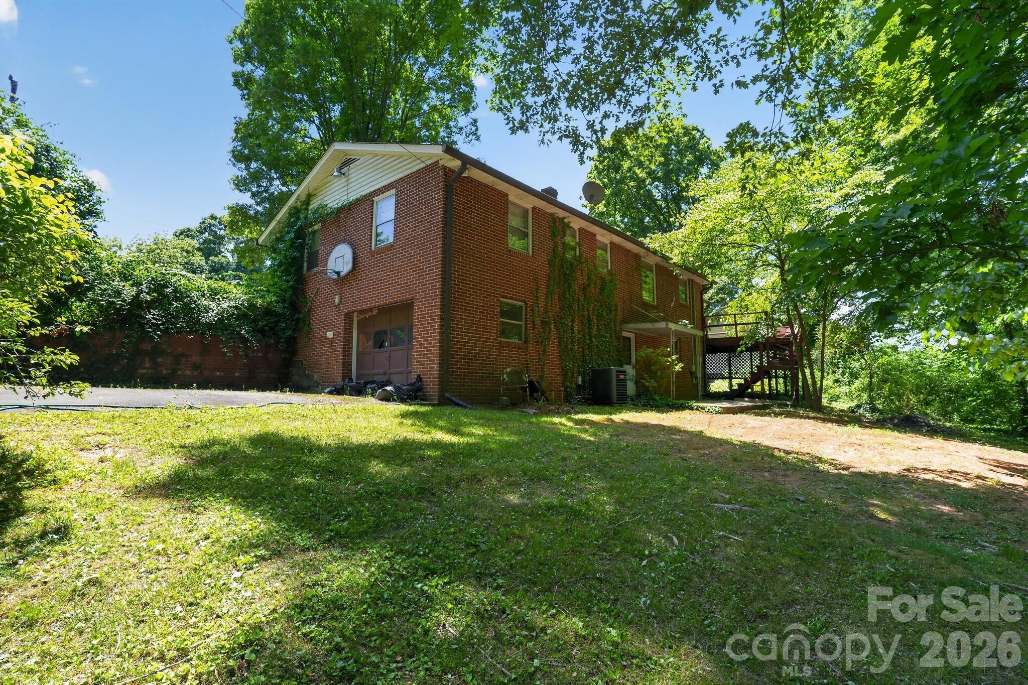 2291 19th Avenue NE — Hickory