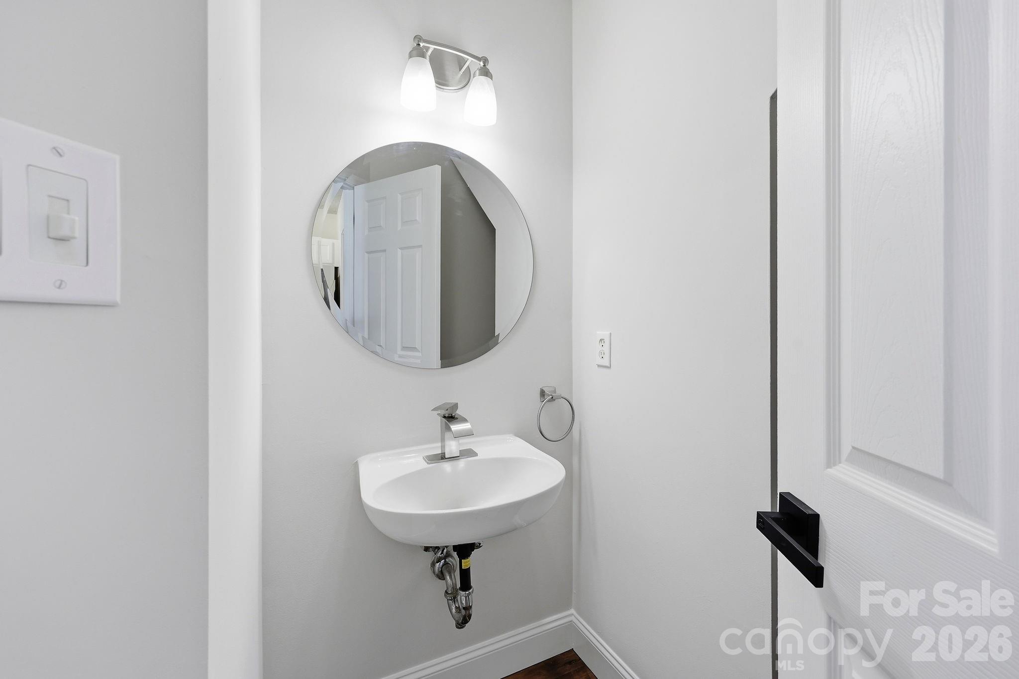 6912 Alanbrook Road — Charlotte