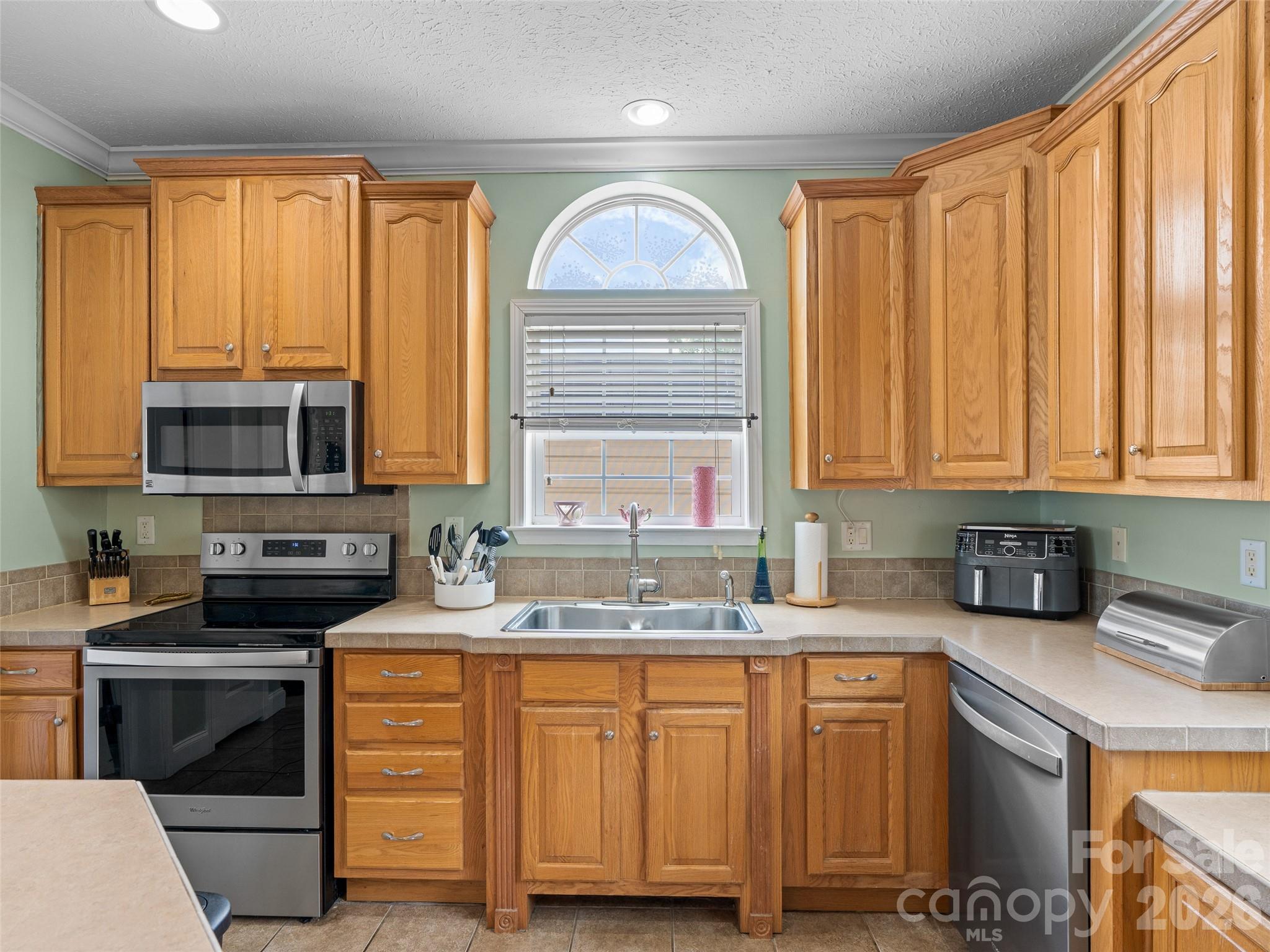 300 Welch Drive — Alexander