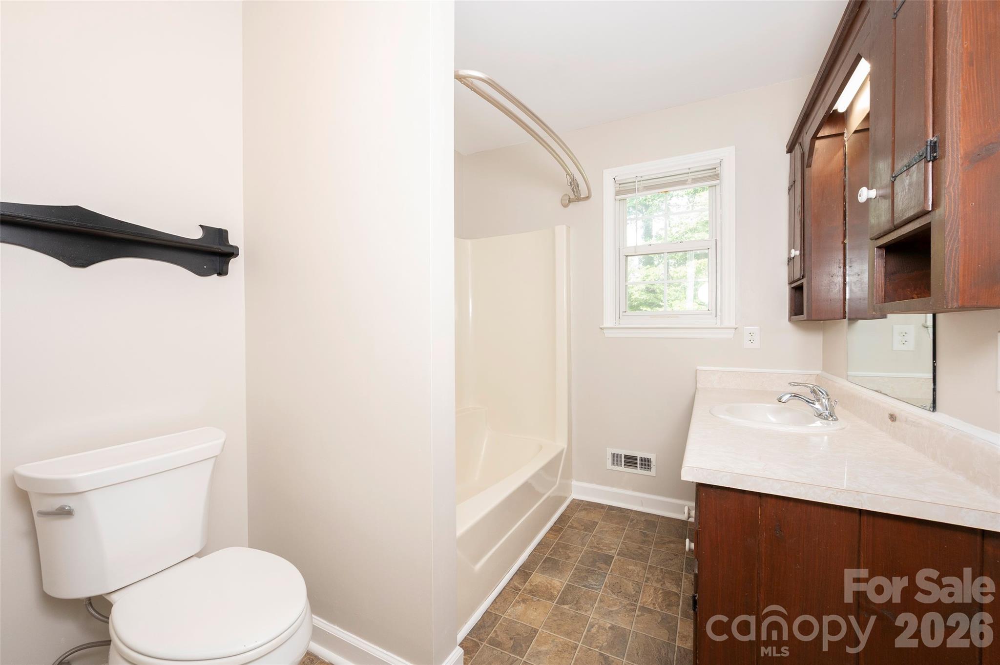 6175 La Crosse Court — Clemmons