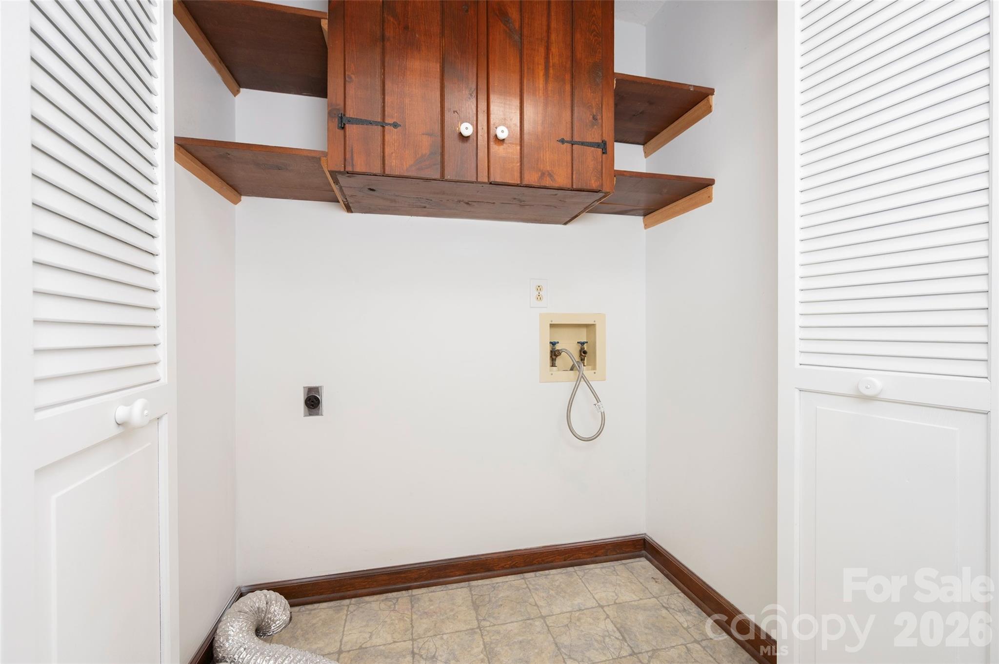 6175 La Crosse Court — Clemmons