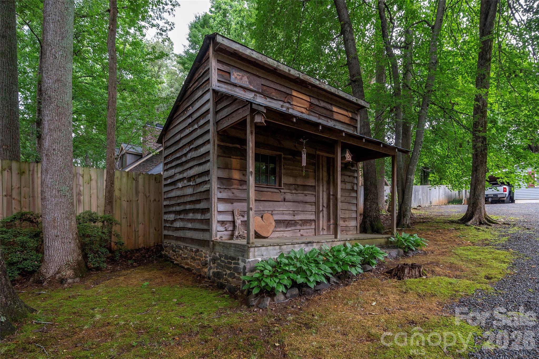 6175 La Crosse Court — Clemmons