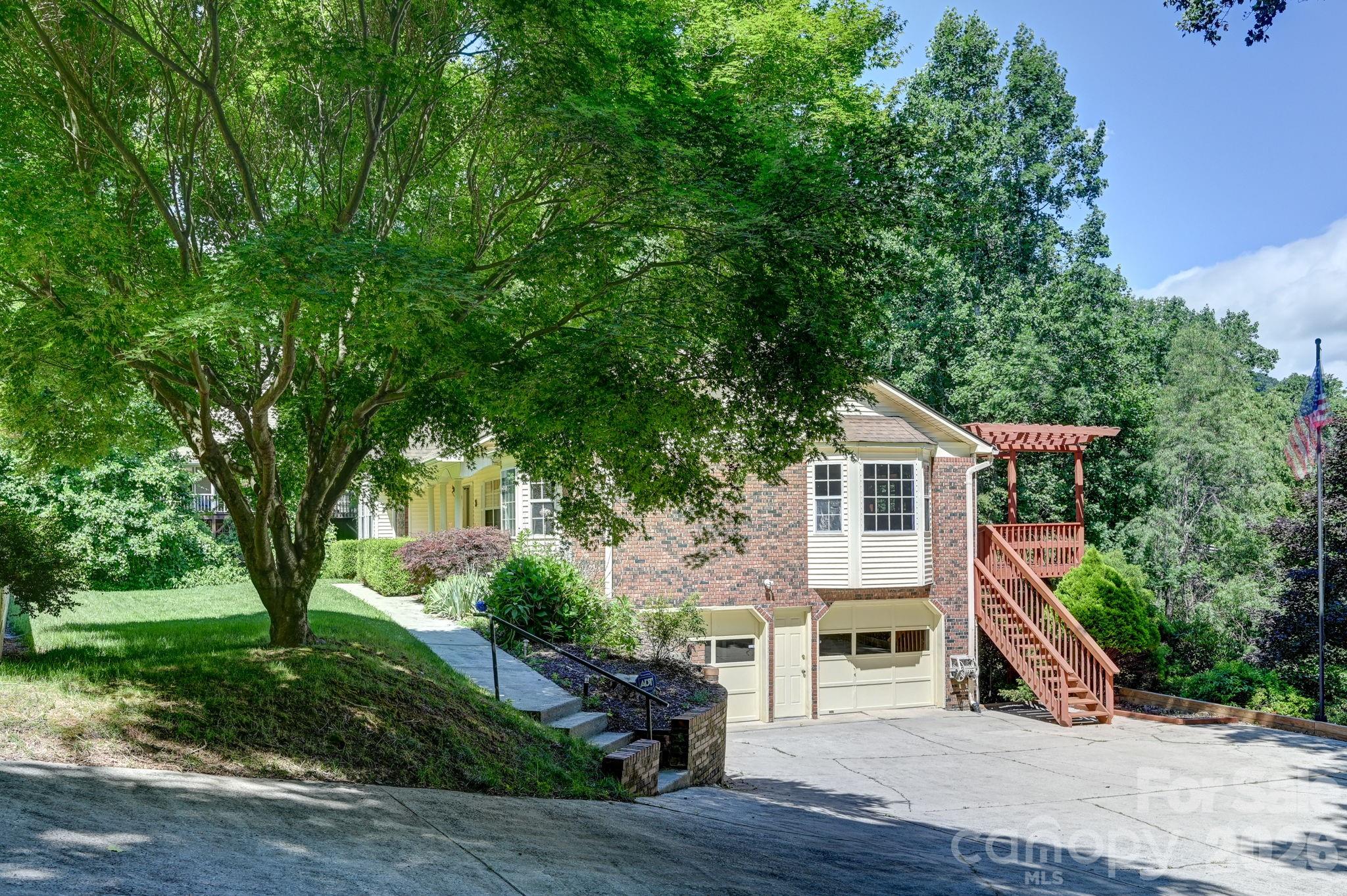 31 Surrey Run — Asheville