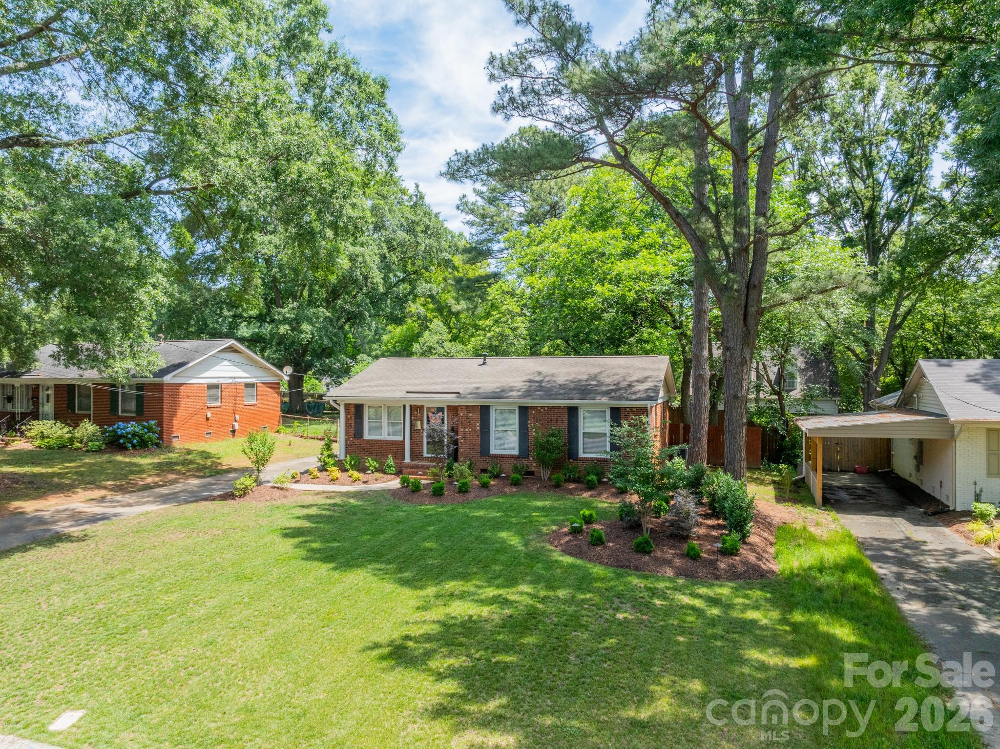3723 Litchfield Road — Charlotte
