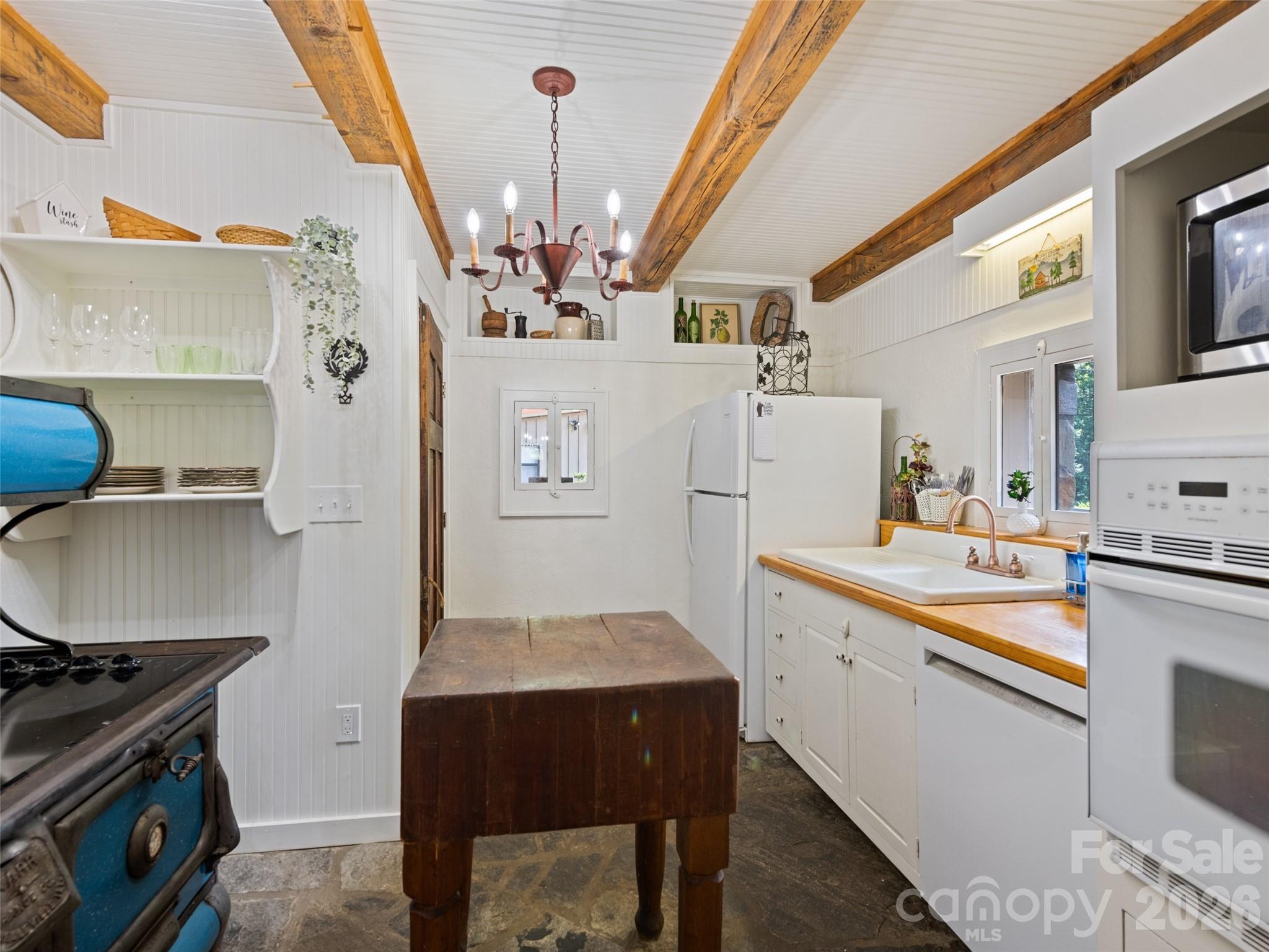 404 Red Bank Road — Waynesville