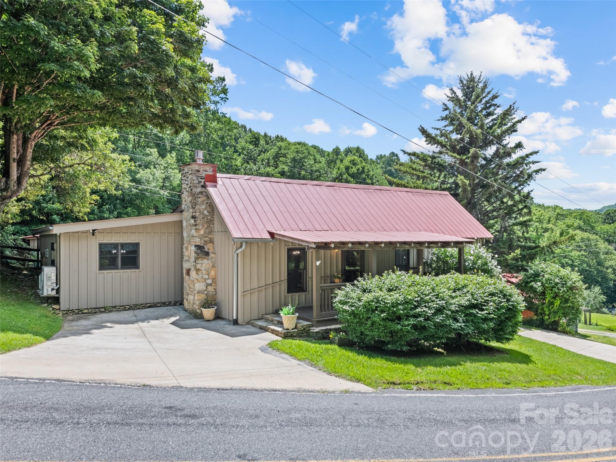 404 Red Bank Road — Waynesville