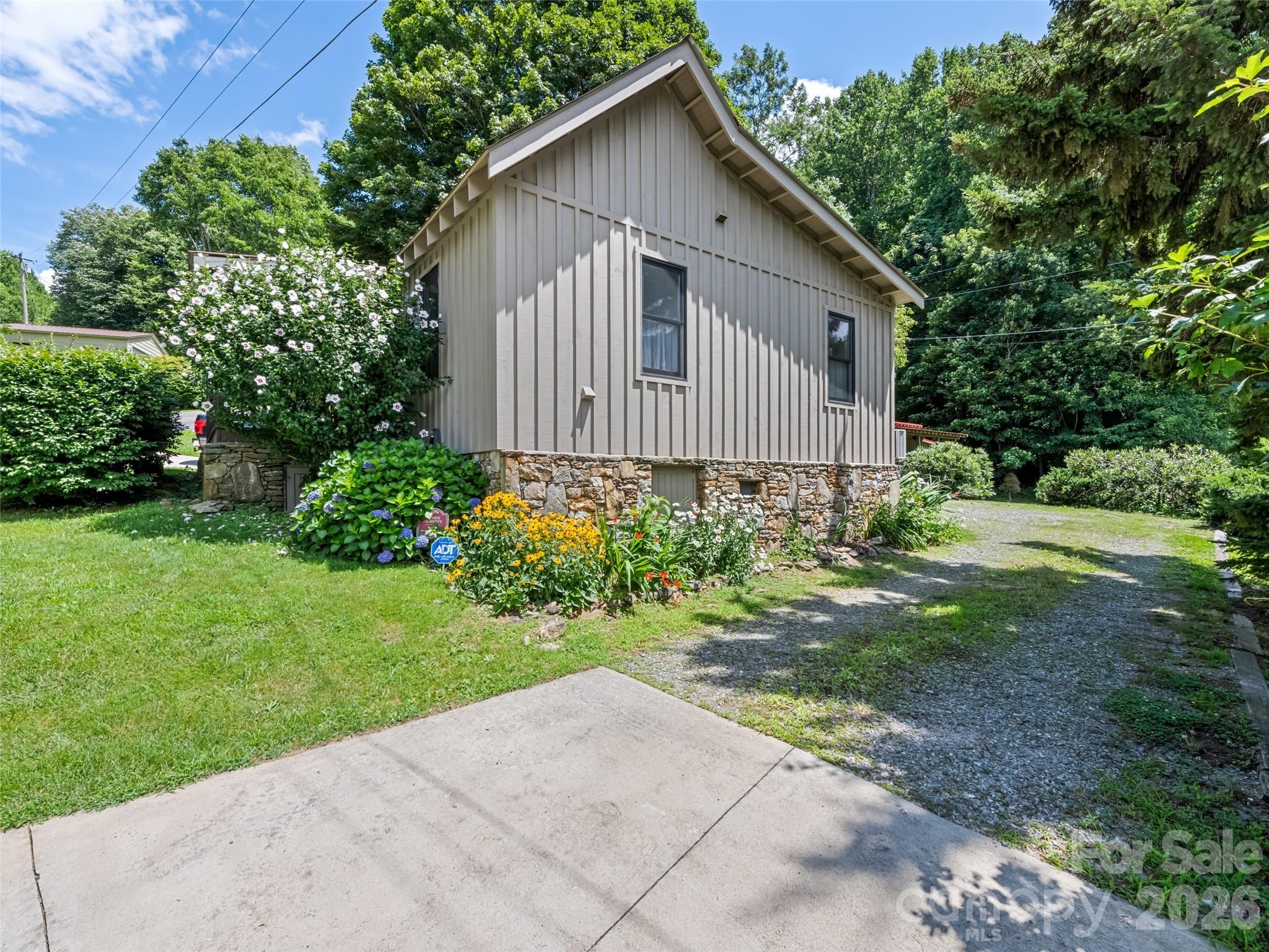 404 Red Bank Road — Waynesville