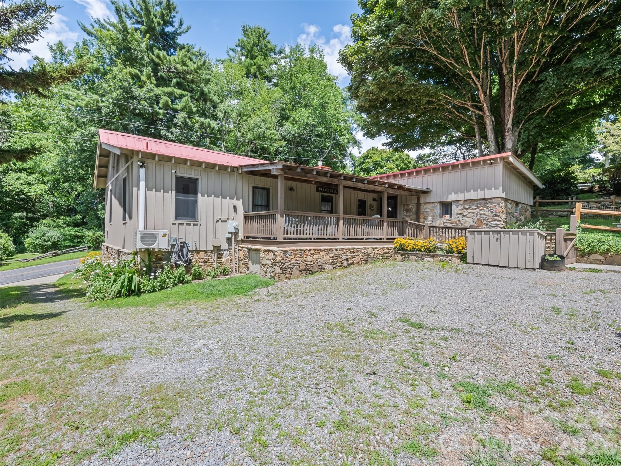 404 Red Bank Road — Waynesville