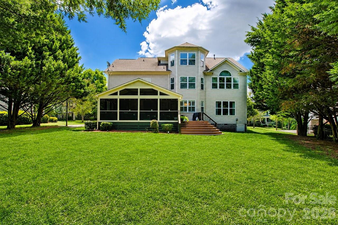 10209 Treetop Lane — Cornelius
