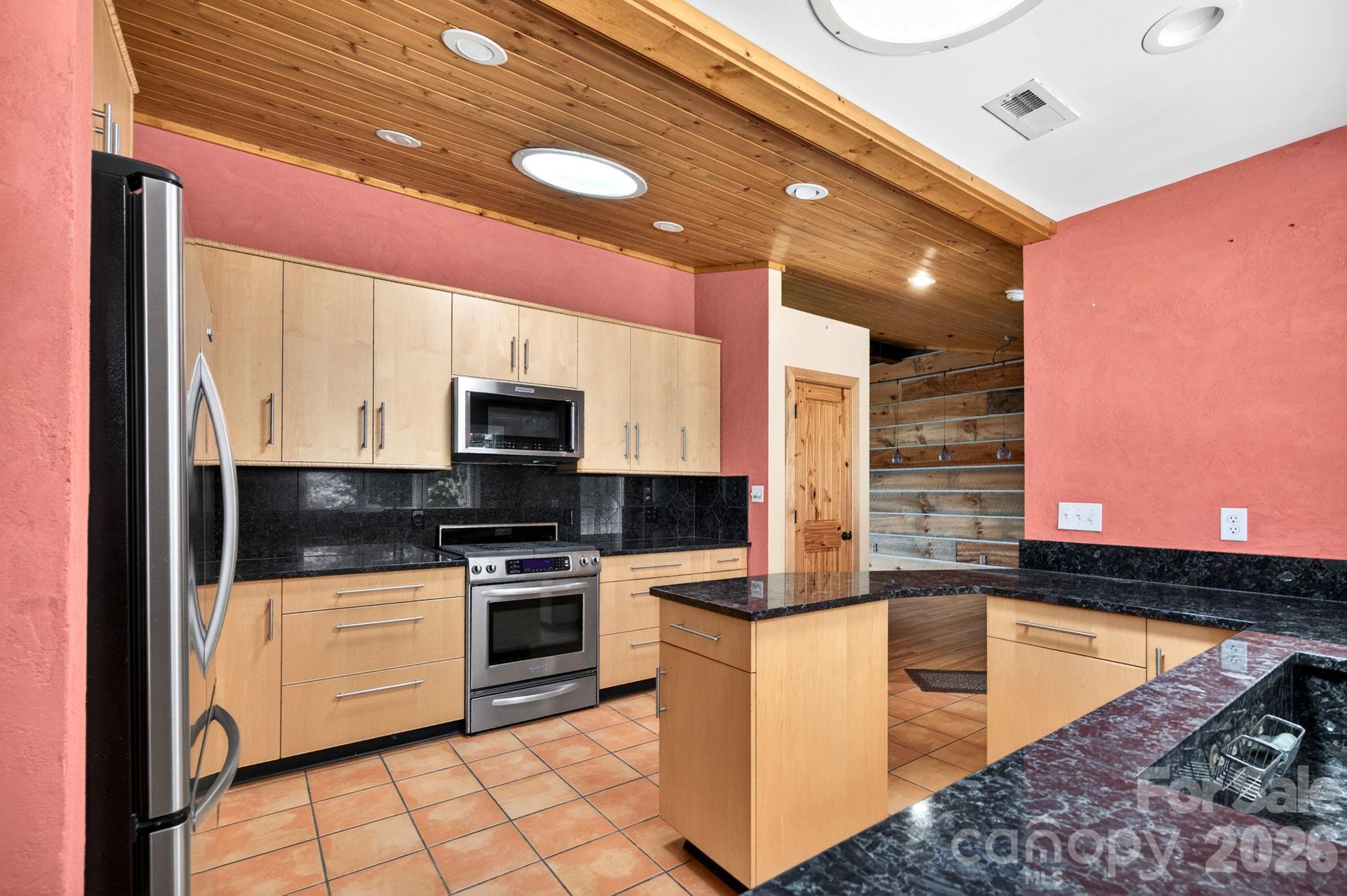 38 Lookout Road — Asheville